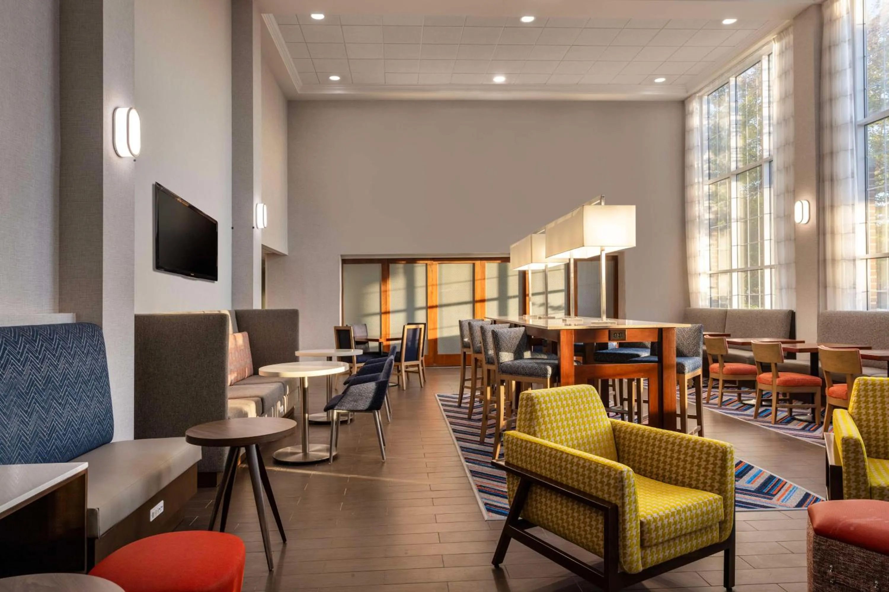 Lobby or reception in Hampton Inn & Suites State College at Williamsburg Square