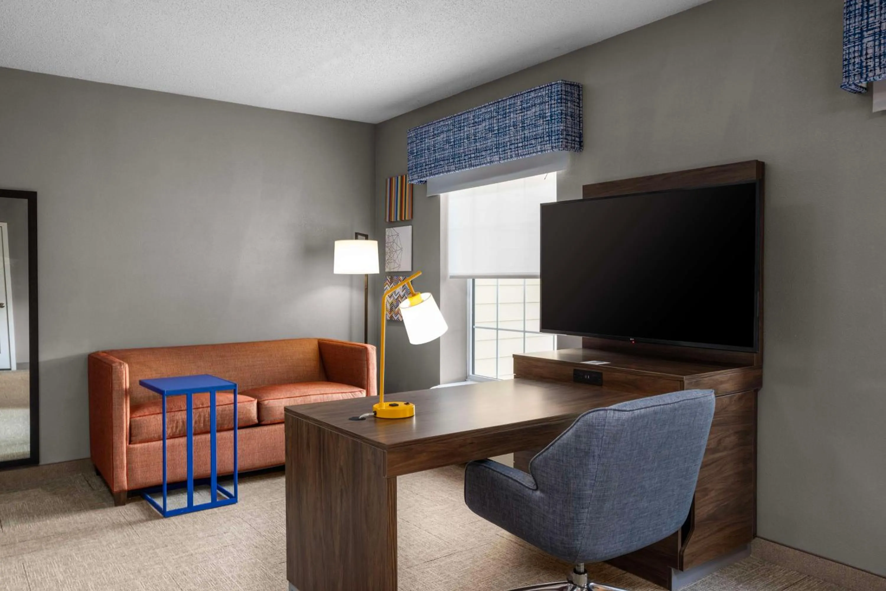 Bedroom in Hampton Inn & Suites State College at Williamsburg Square