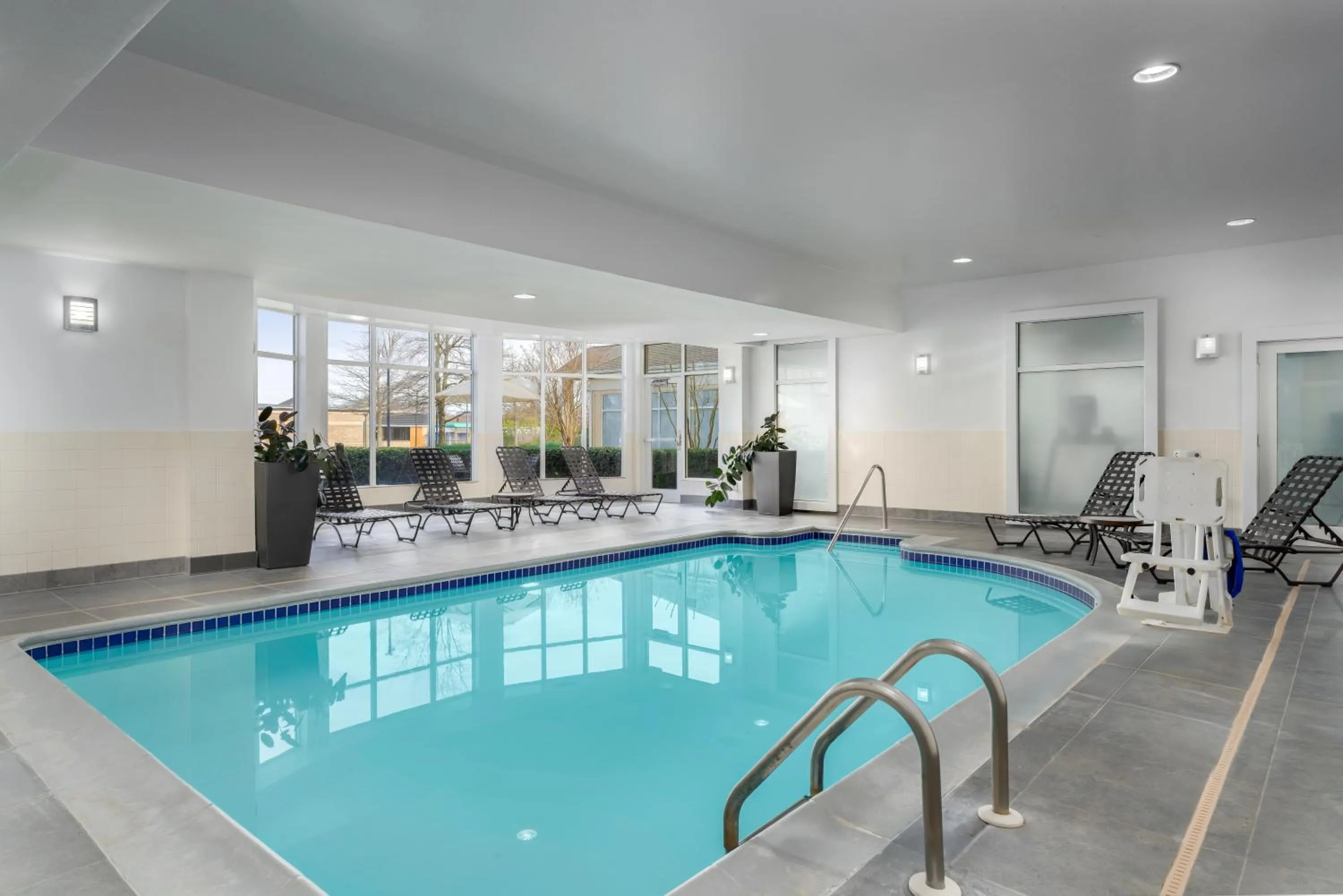 Swimming pool in Hilton Garden Inn Dover