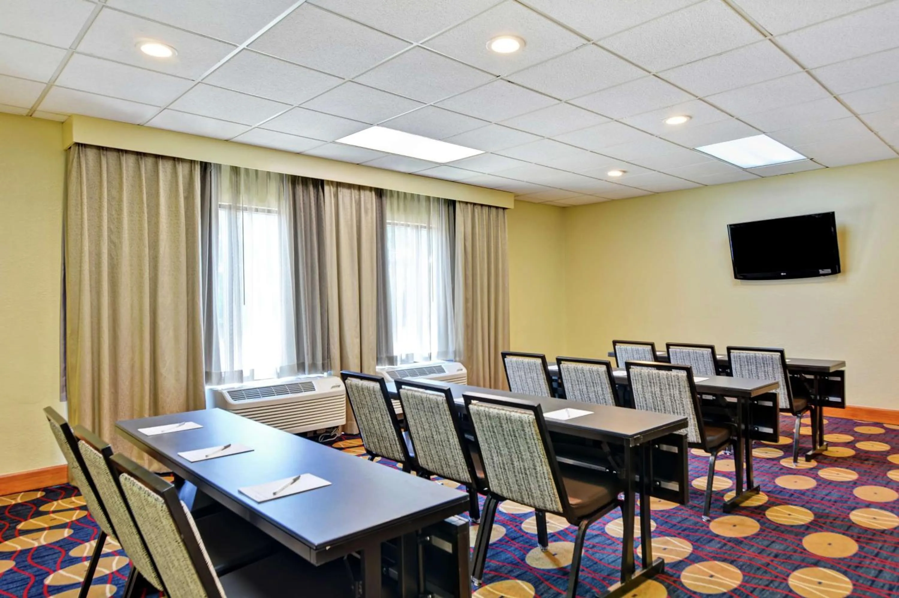 Meeting/conference room in Hampton Inn Cincinnati Airport South