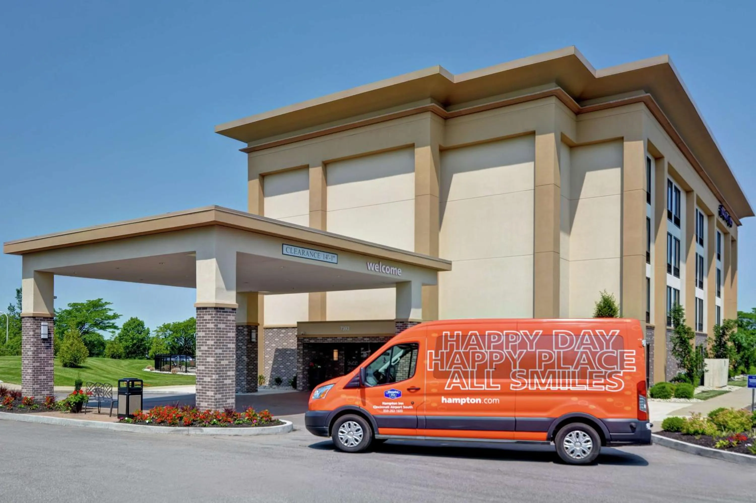 Property building in Hampton Inn Cincinnati Airport South