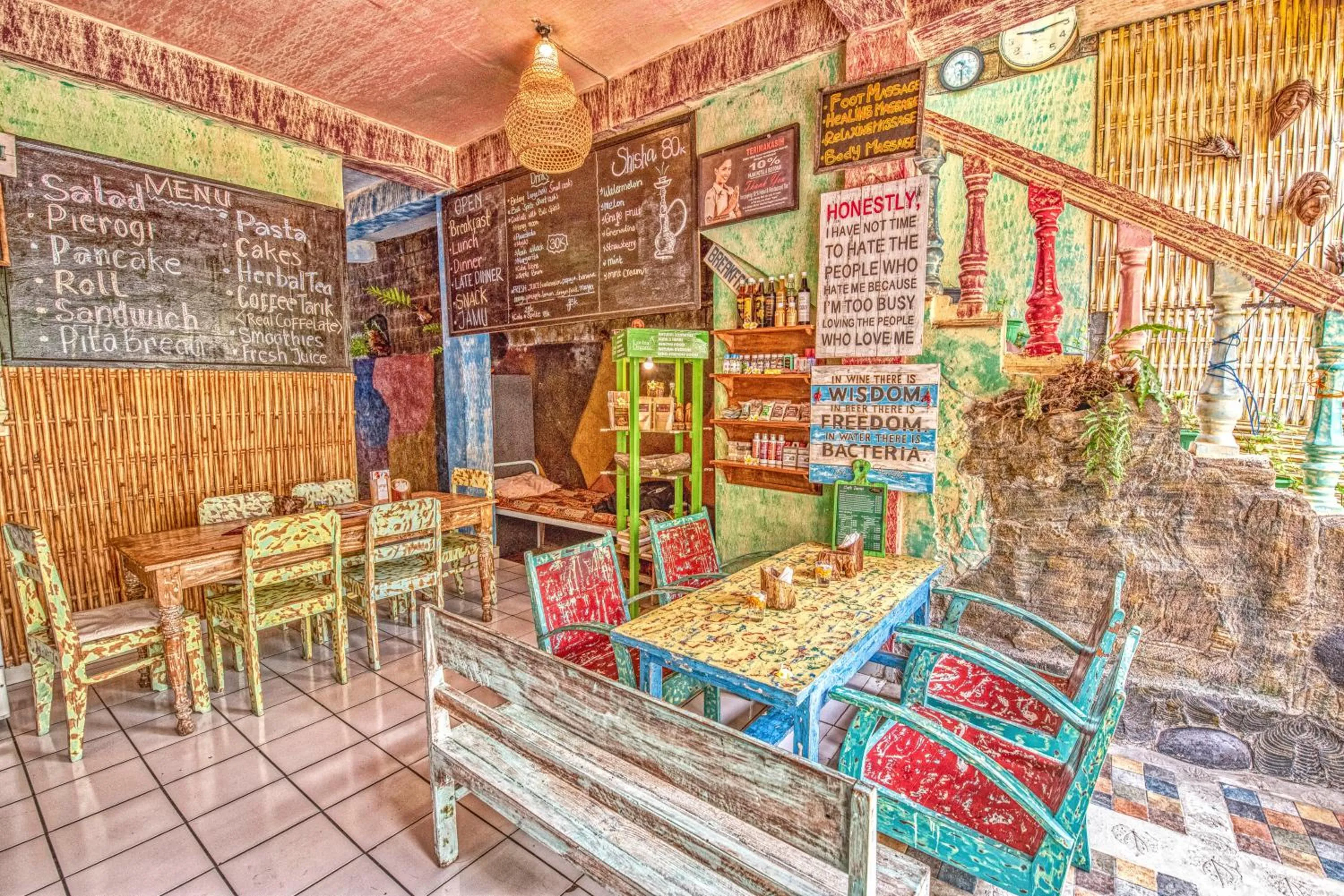 Restaurant/places to eat in Lovina Central Hostel
