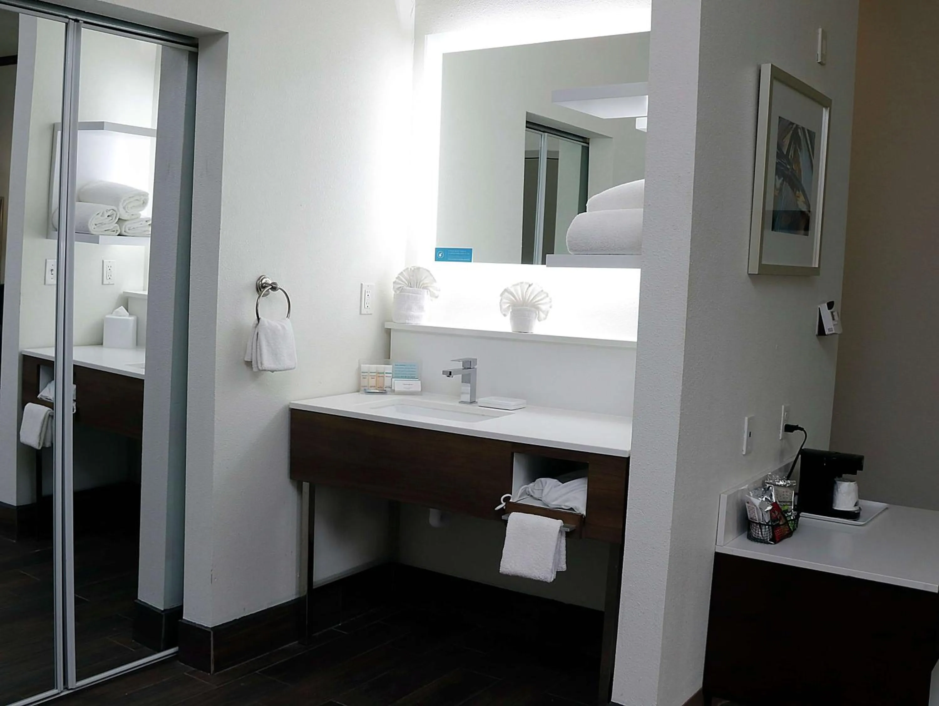 Bathroom in Hampton Inn and Suites Stephenville