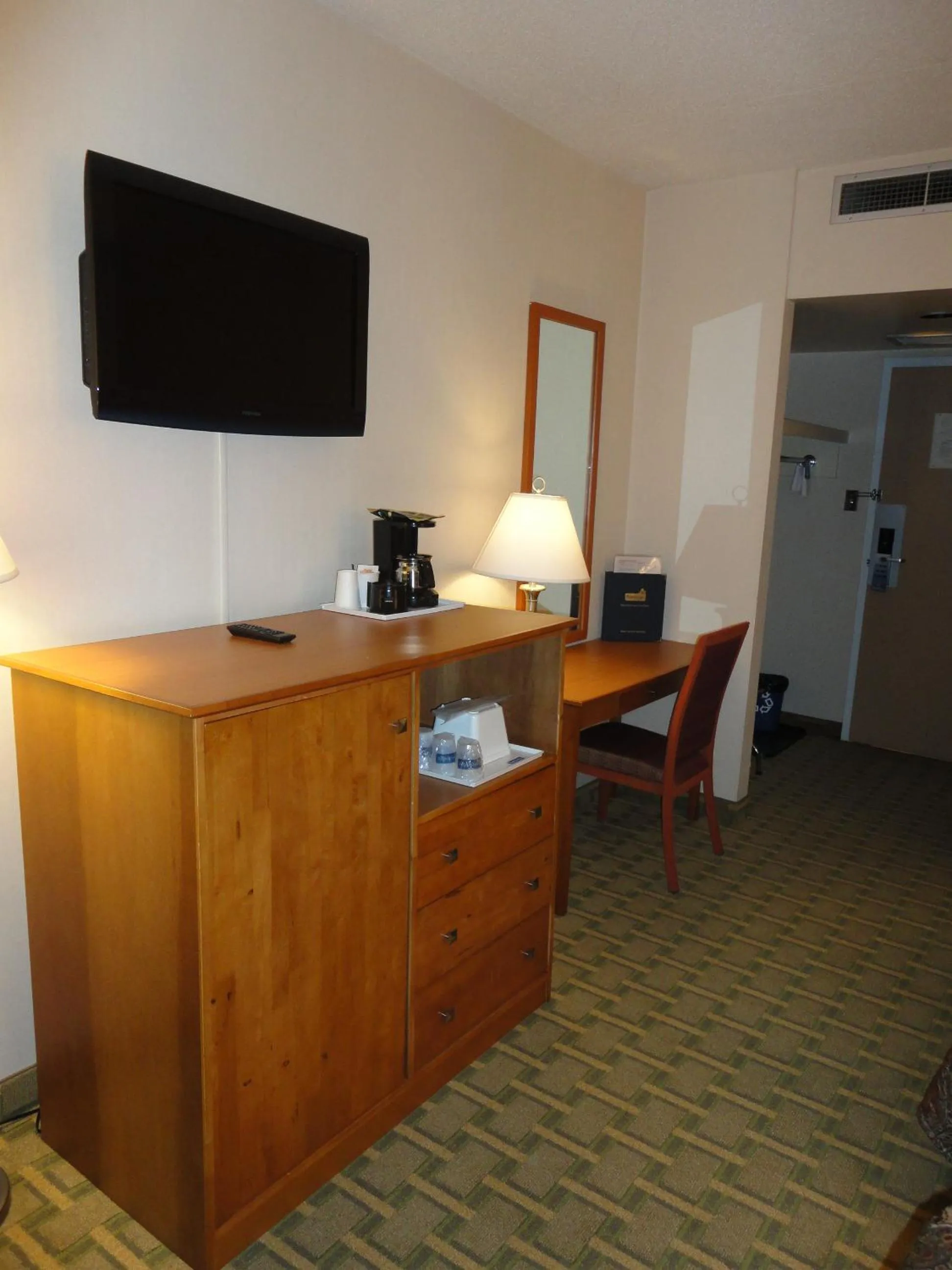 TV and multimedia in Travelodge by Wyndham Edmonton East