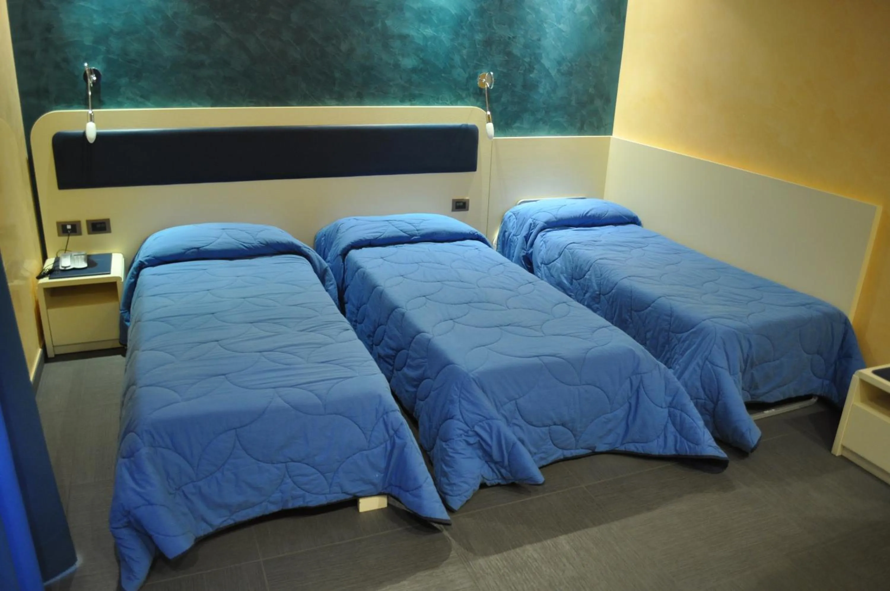 Photo of the whole room, Bed in Aerhotel Phelipe