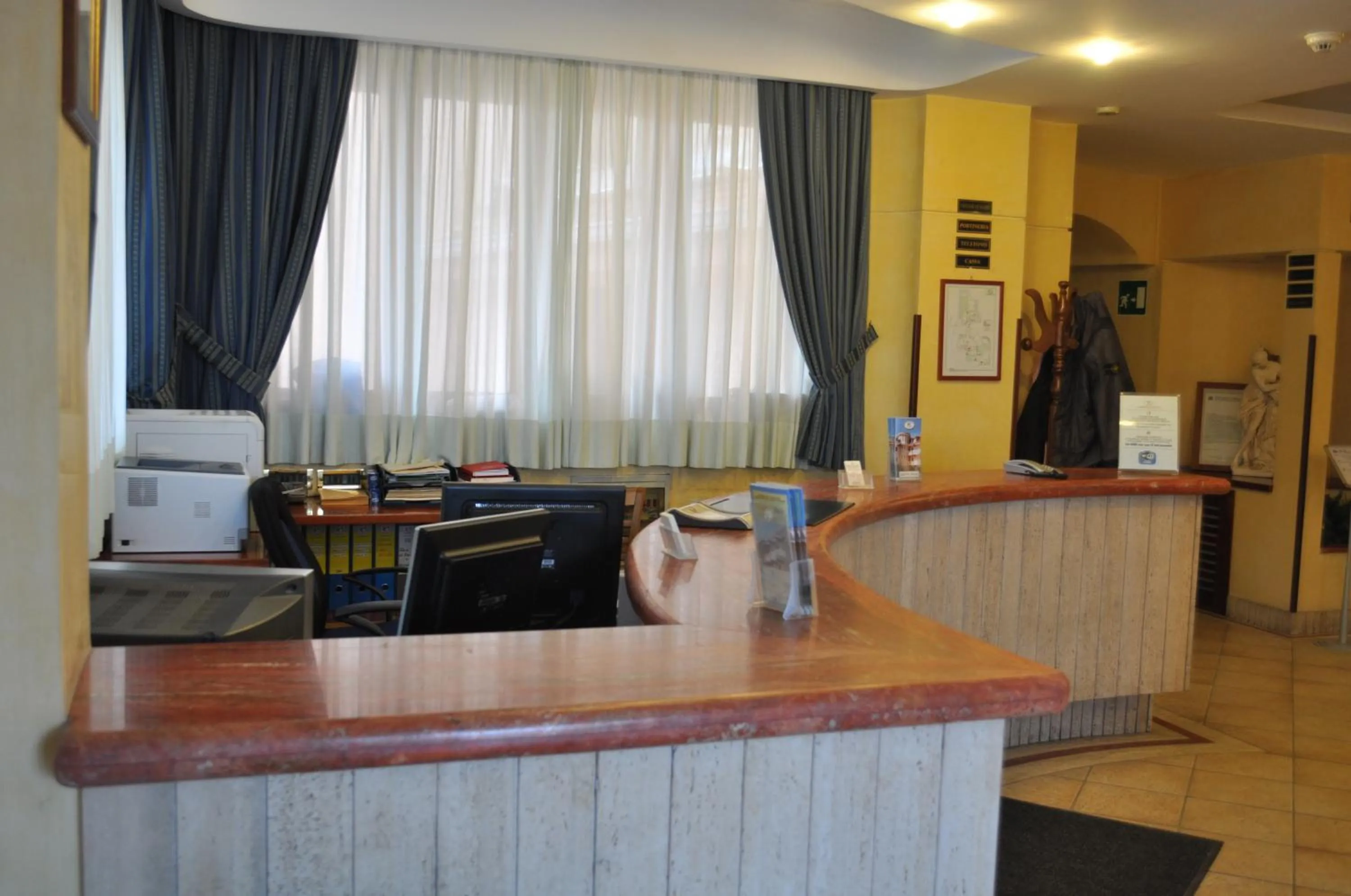 Lobby or reception in Aerhotel Phelipe