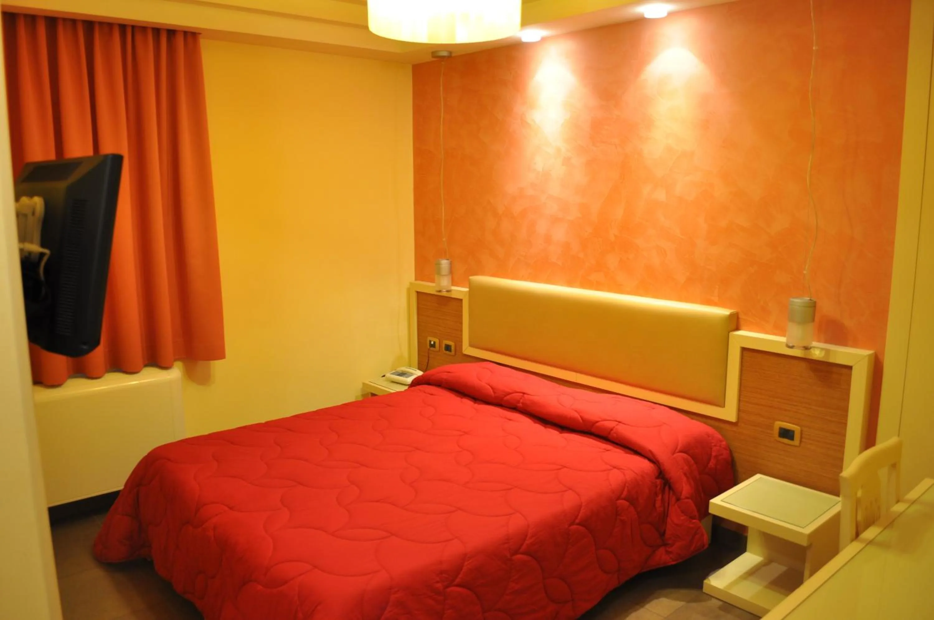 Photo of the whole room, Bed in Aerhotel Phelipe