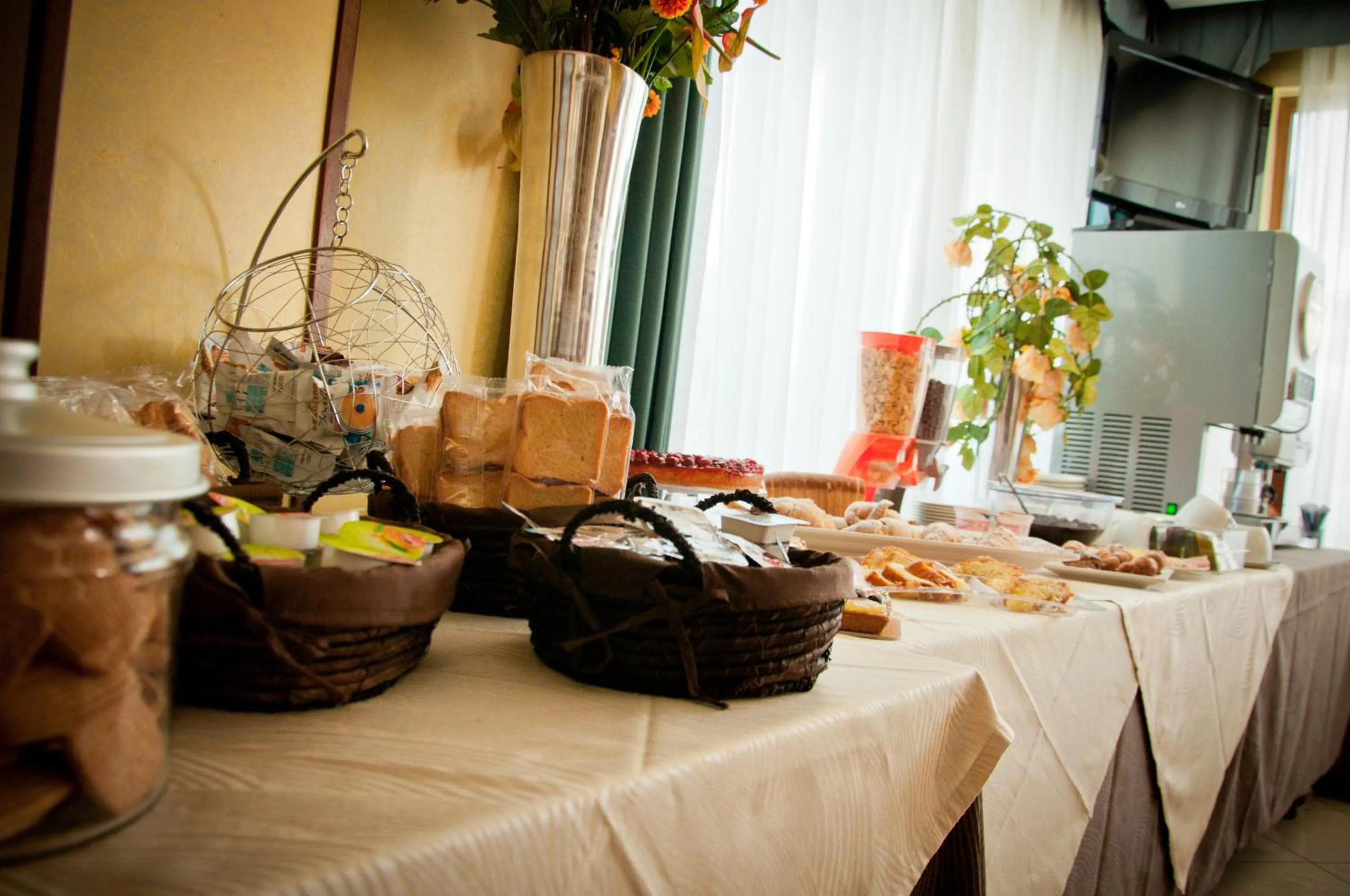 Food and drinks in Aerhotel Phelipe