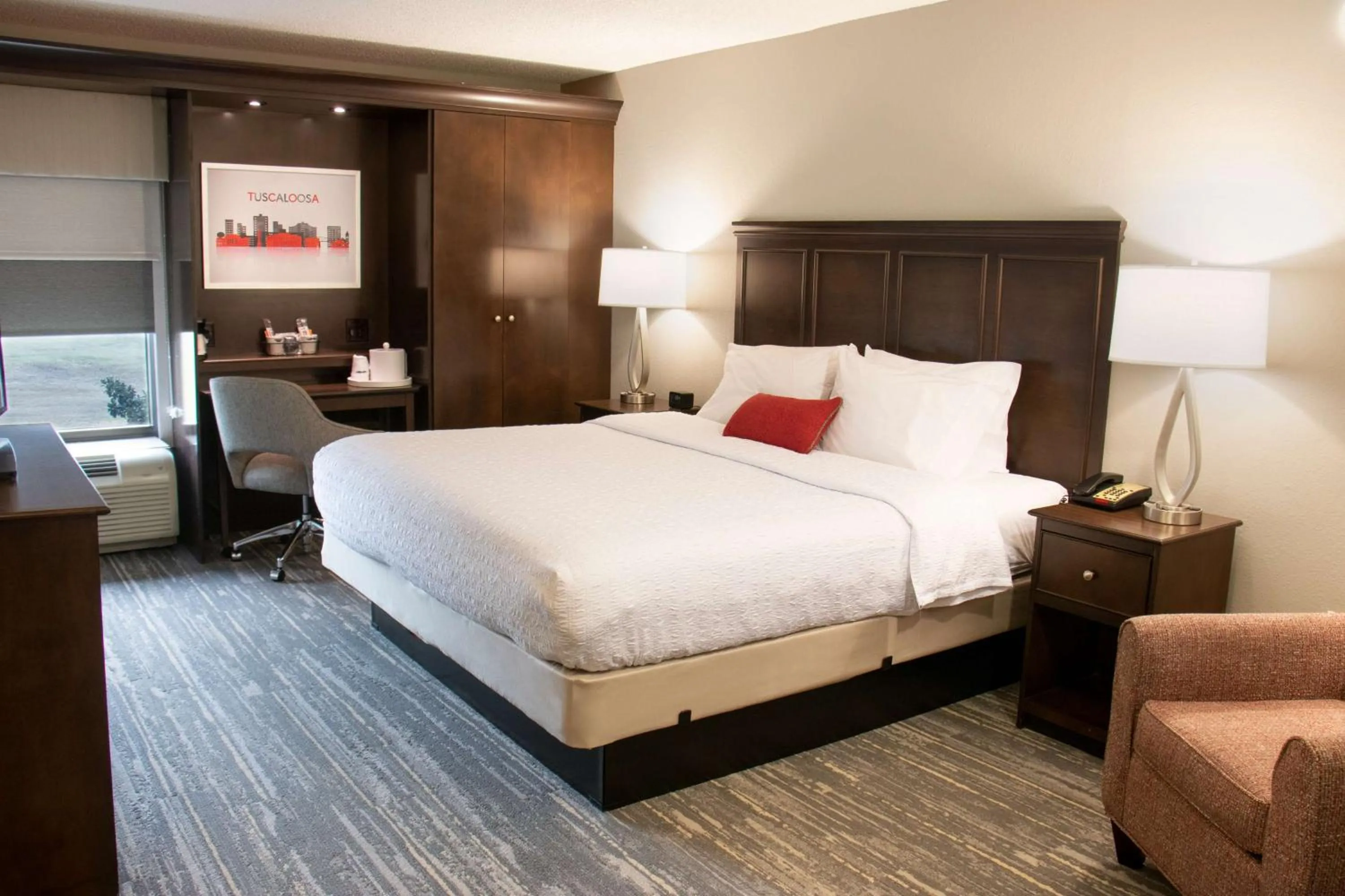 Bedroom, Bed in Hampton Inn Tuscaloosa-University