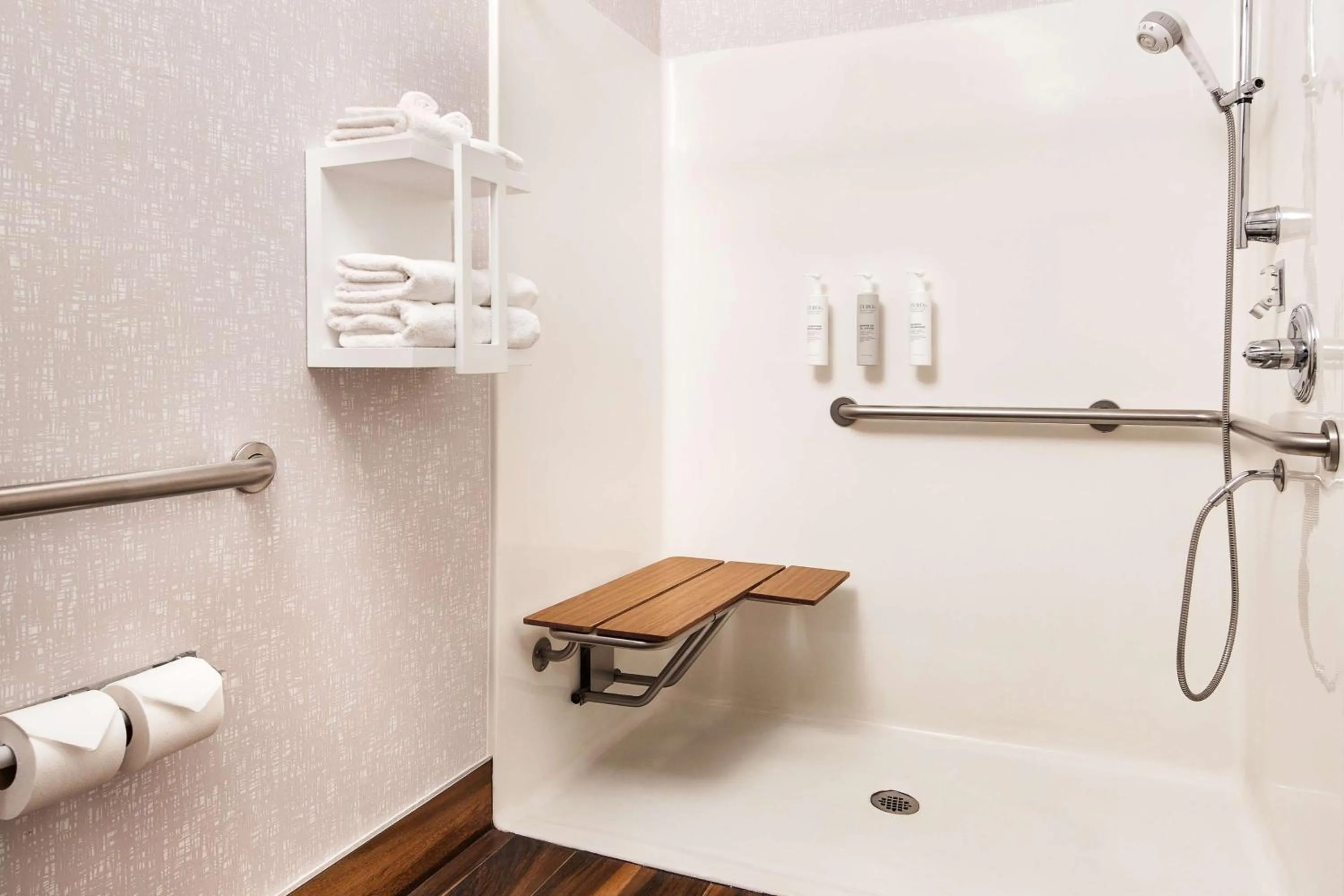 Bathroom in Hampton Inn Longmont