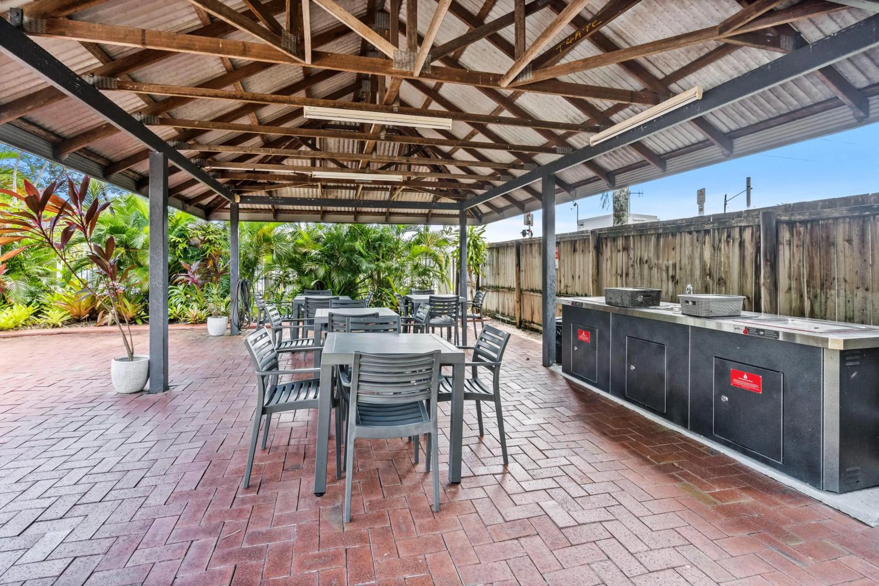BBQ facilities in Citysider Cairns Holiday Apartments