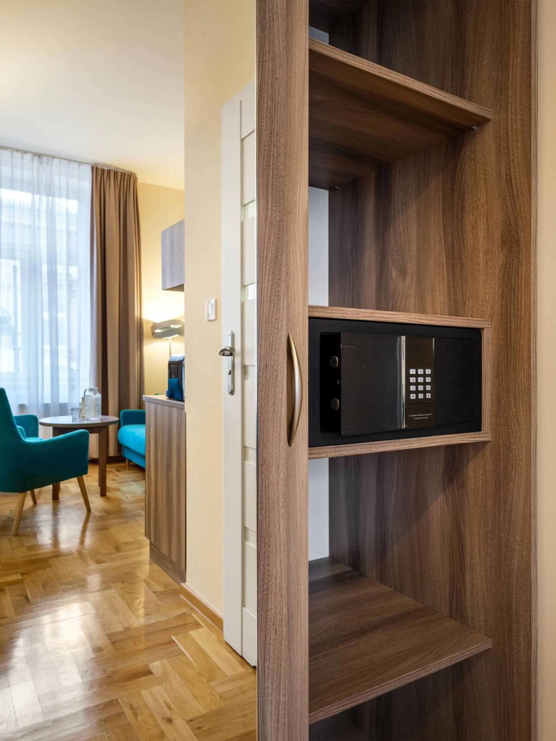 safe in Kosmopolita Apartments