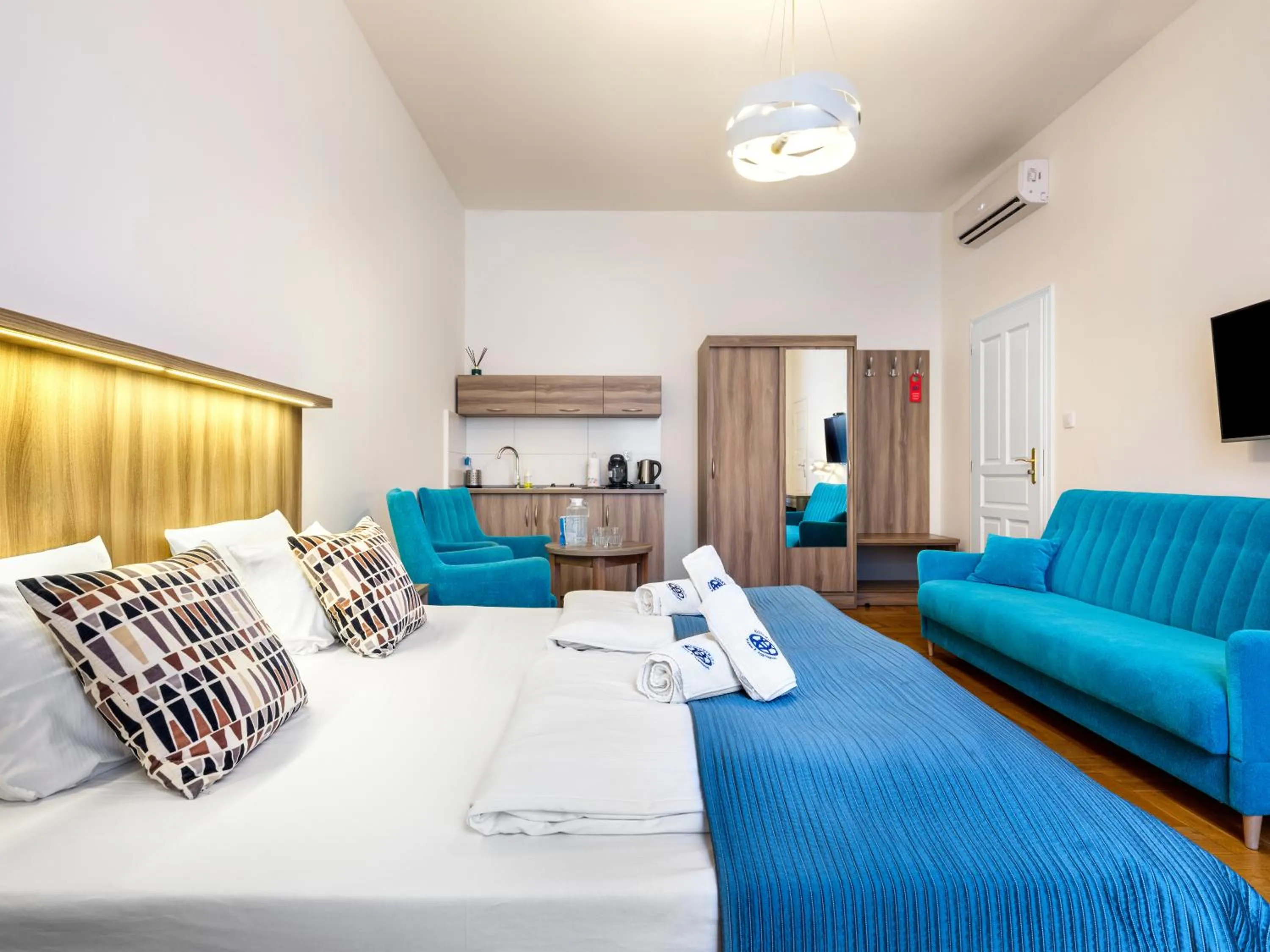 Photo of the whole room, Bed in Kosmopolita Apartments