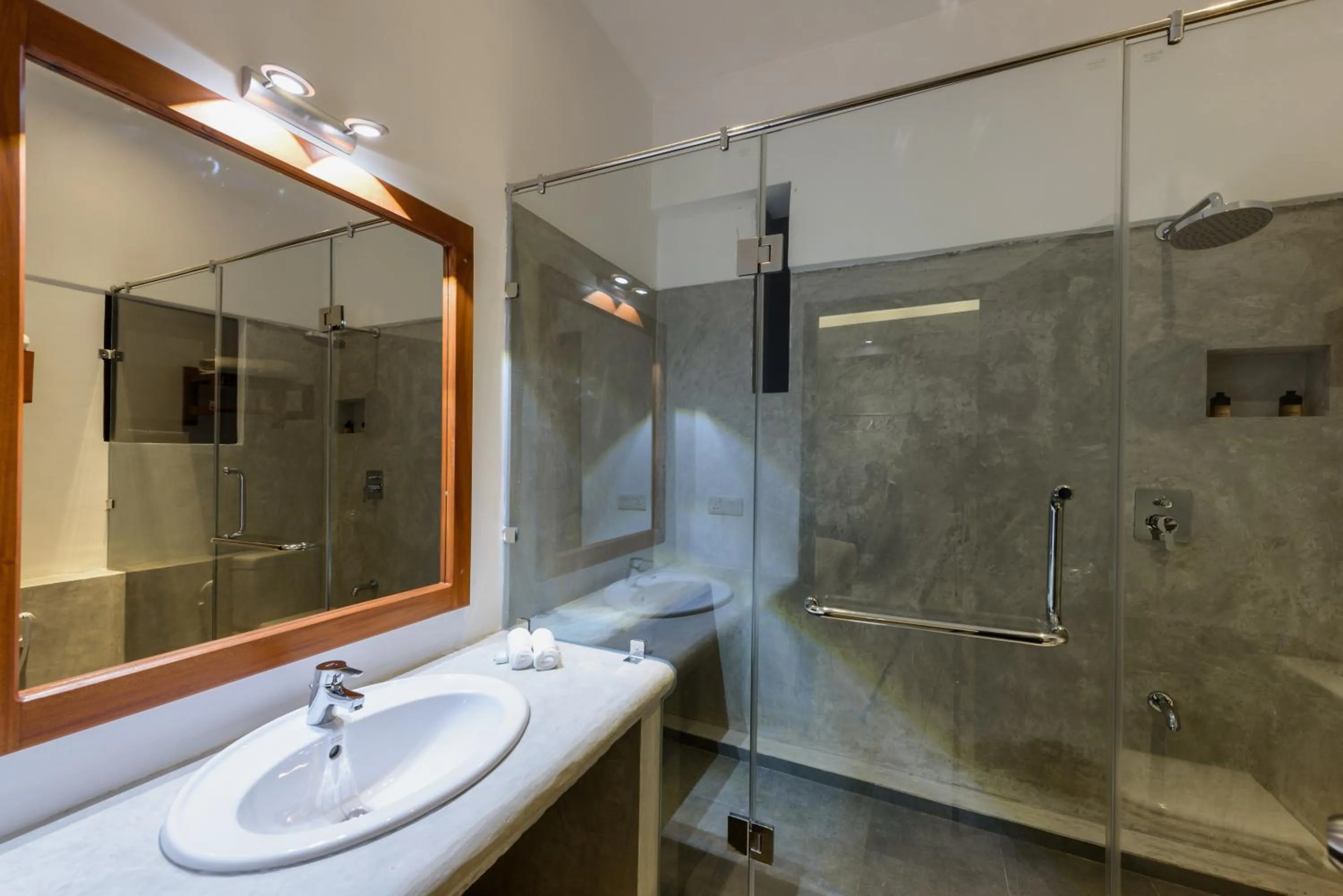 Shower in Fern Colombo