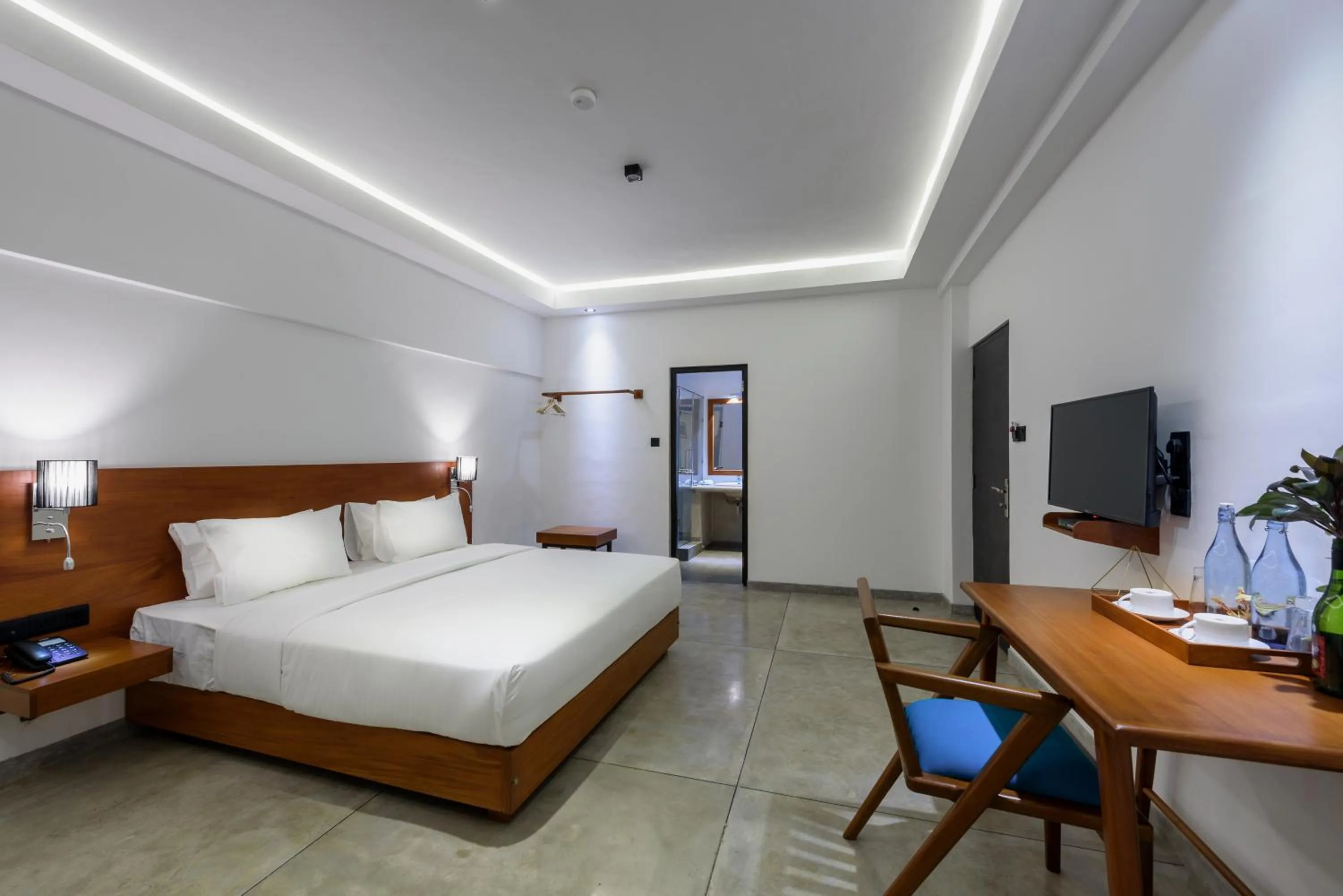 Photo of the whole room, Bed in Fern Colombo