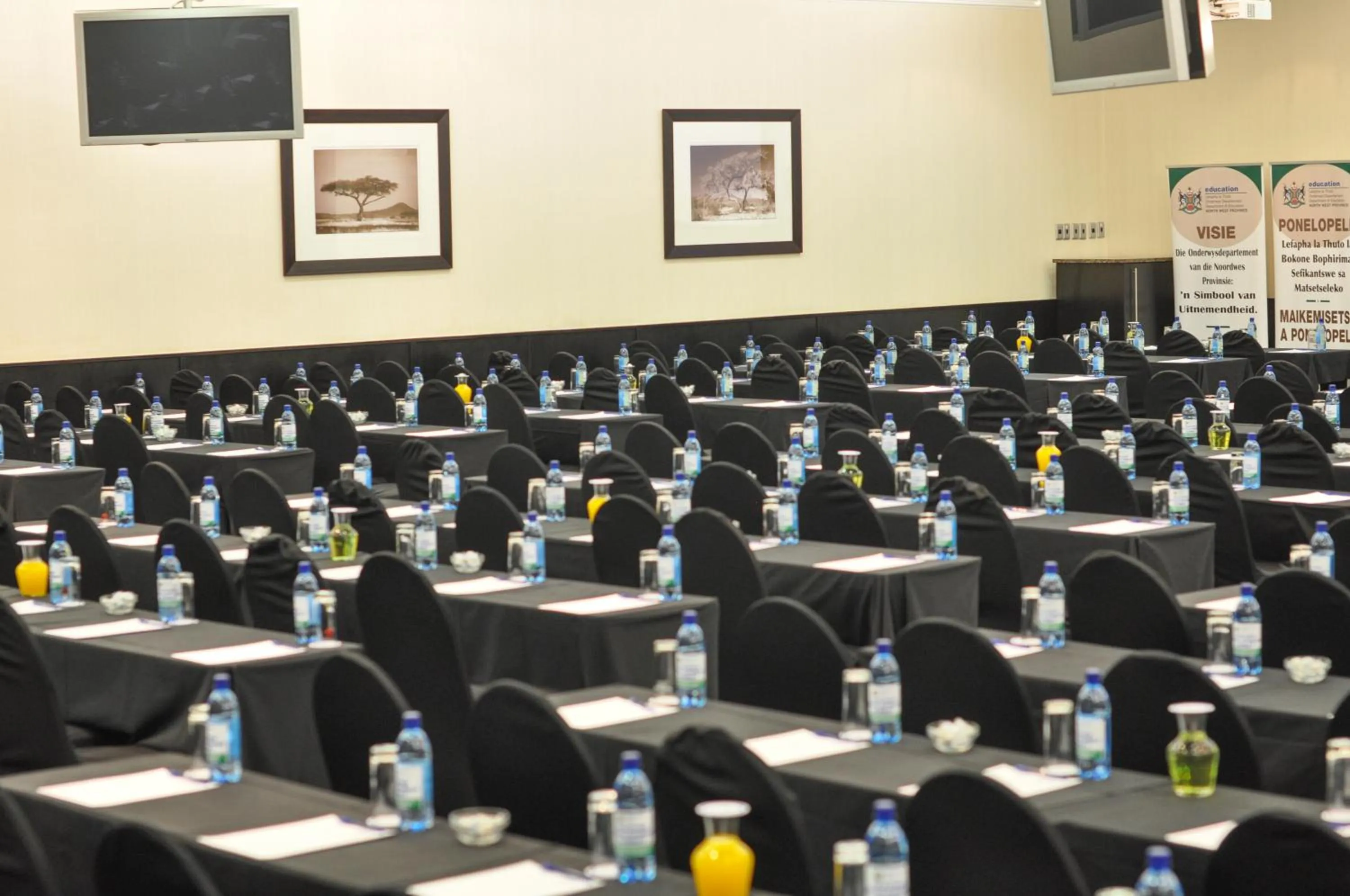 Safari Hotel & Convention Centre