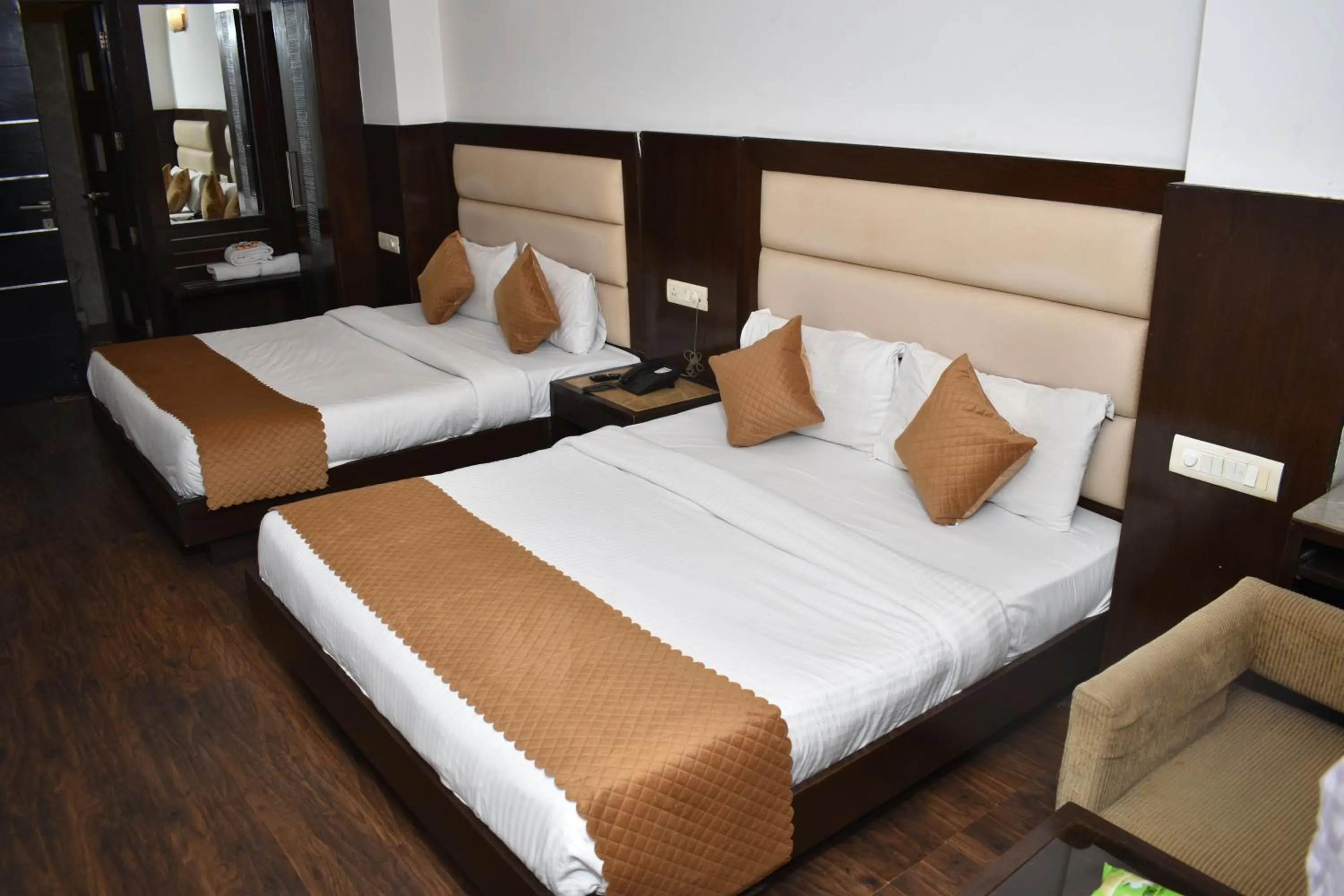 Bed in Hotel Chanchal Continental - 02 Mins from New Delhi Railway Station