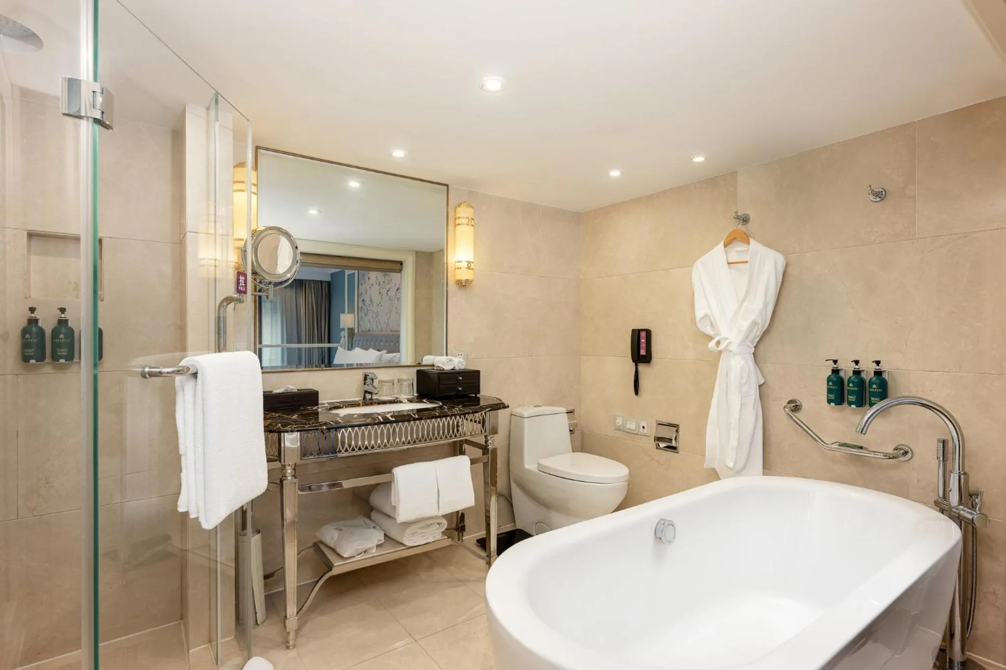 Bathroom in Crowne Plaza Zhengzhou by IHG