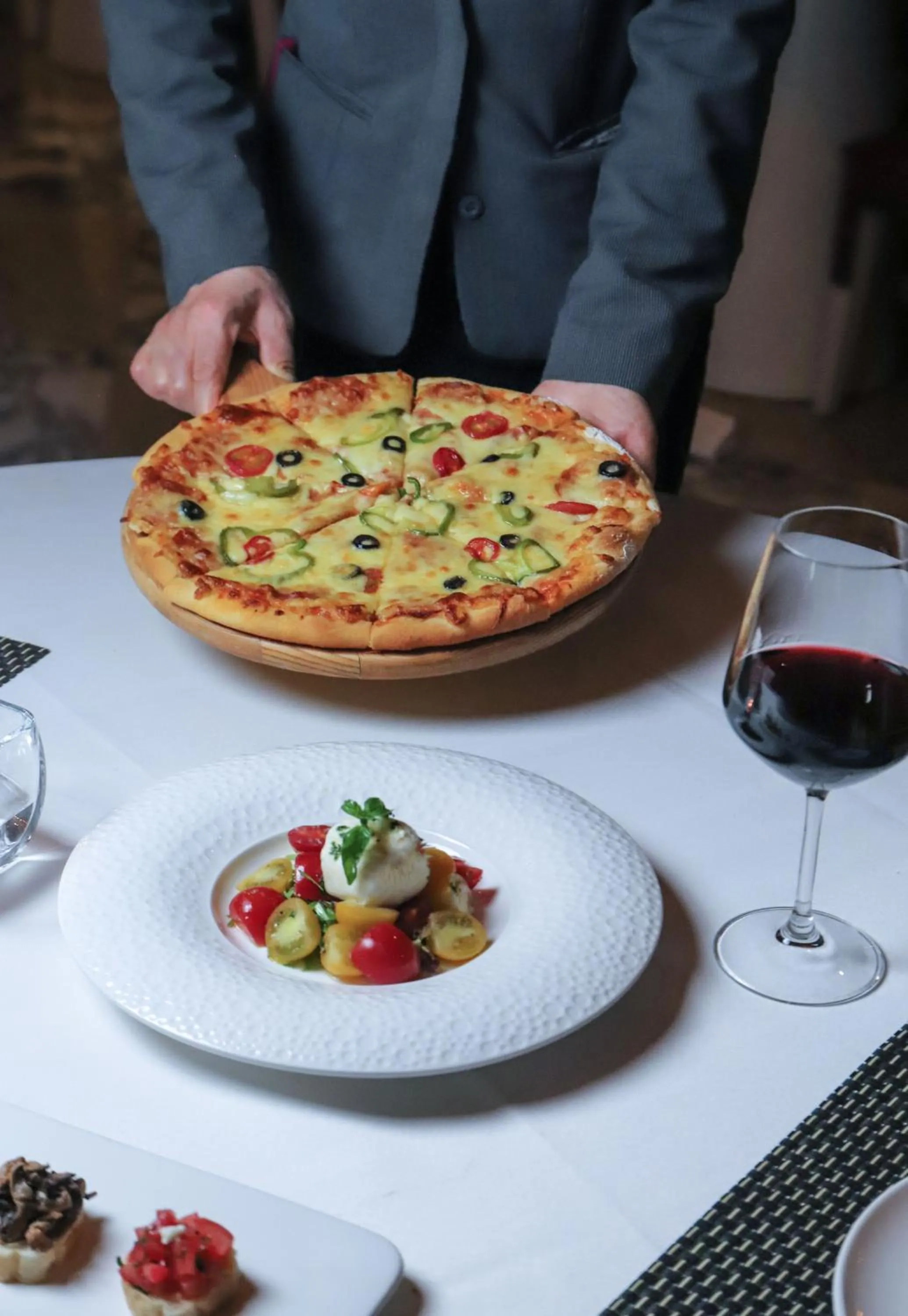 Restaurant/places to eat in Crowne Plaza Zhengzhou by IHG