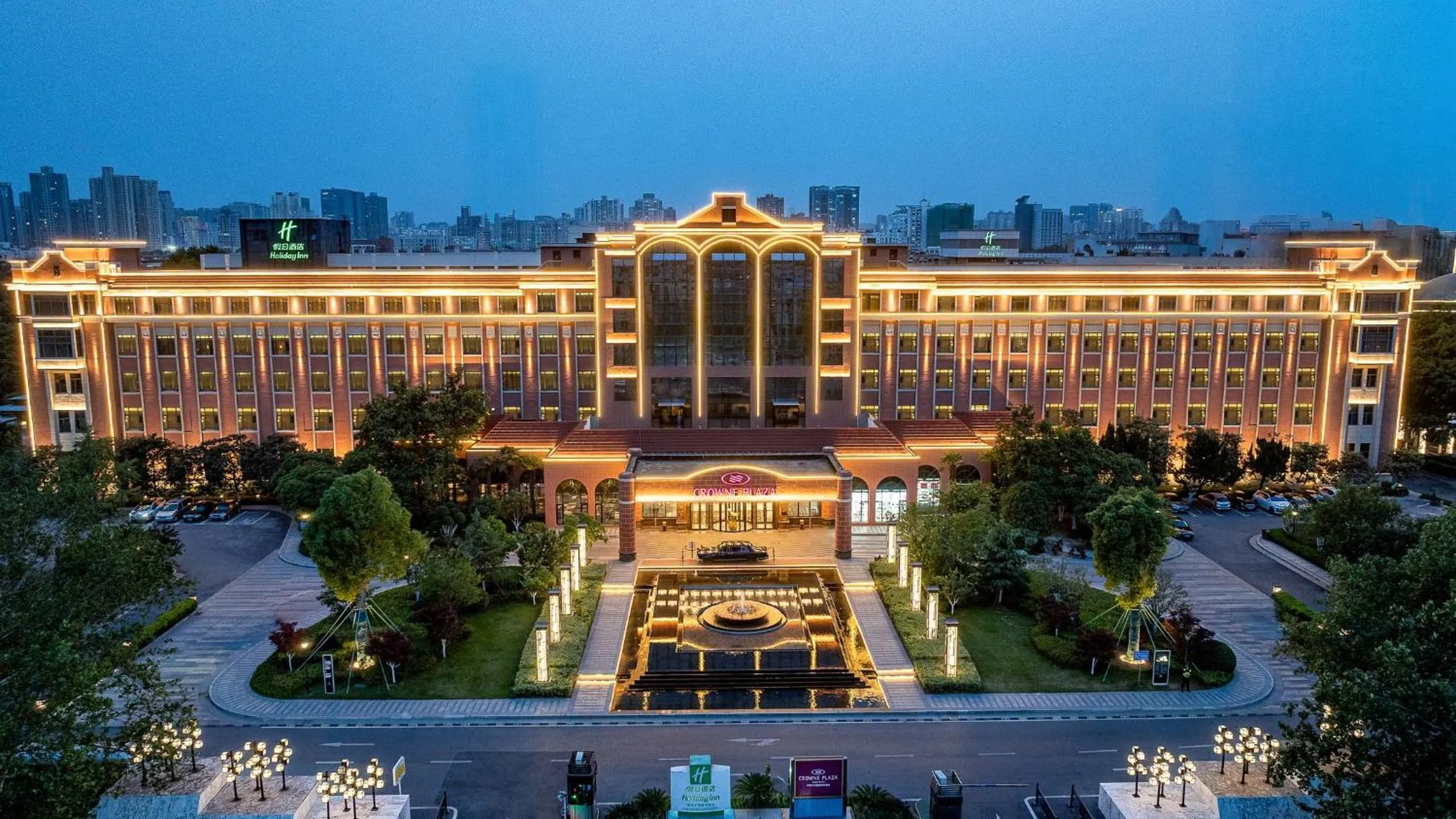 Property building in Crowne Plaza Zhengzhou by IHG