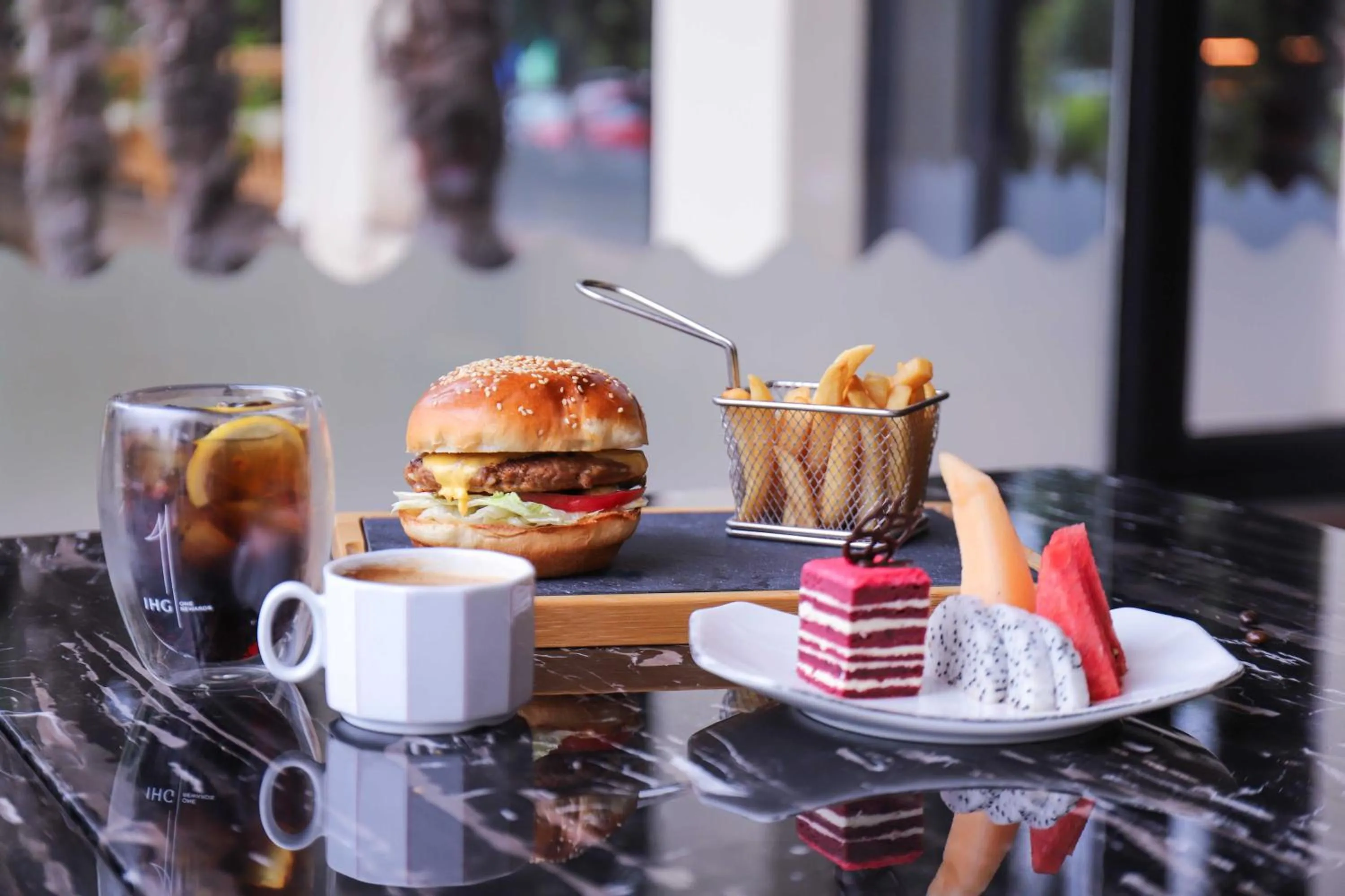 Restaurant/places to eat in Crowne Plaza Zhengzhou by IHG