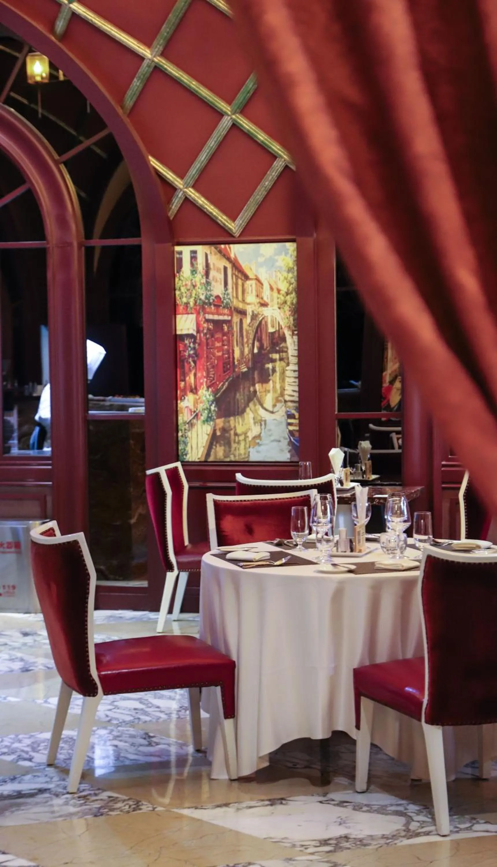 Restaurant/places to eat in Crowne Plaza Zhengzhou by IHG