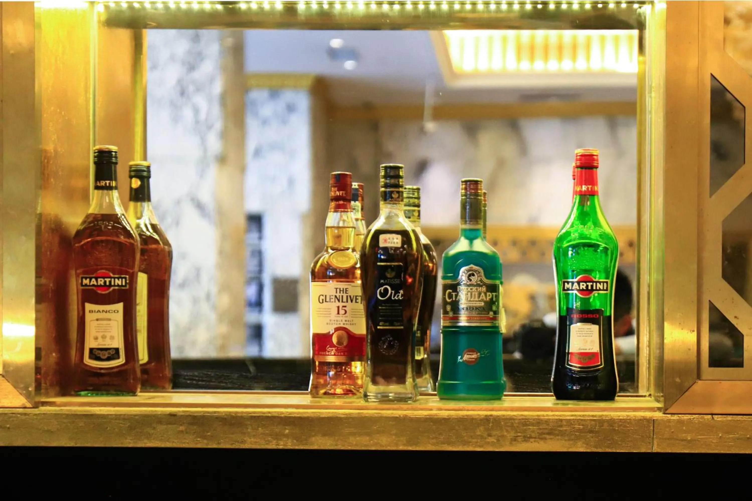 Restaurant/places to eat in Crowne Plaza Zhengzhou by IHG