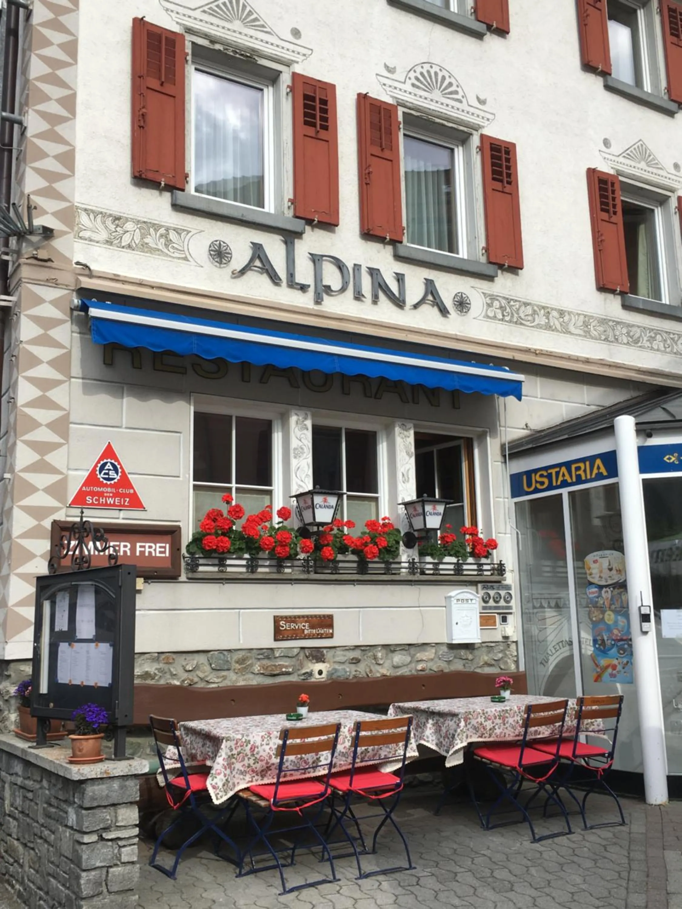 Facade/entrance in Hotel Alpina