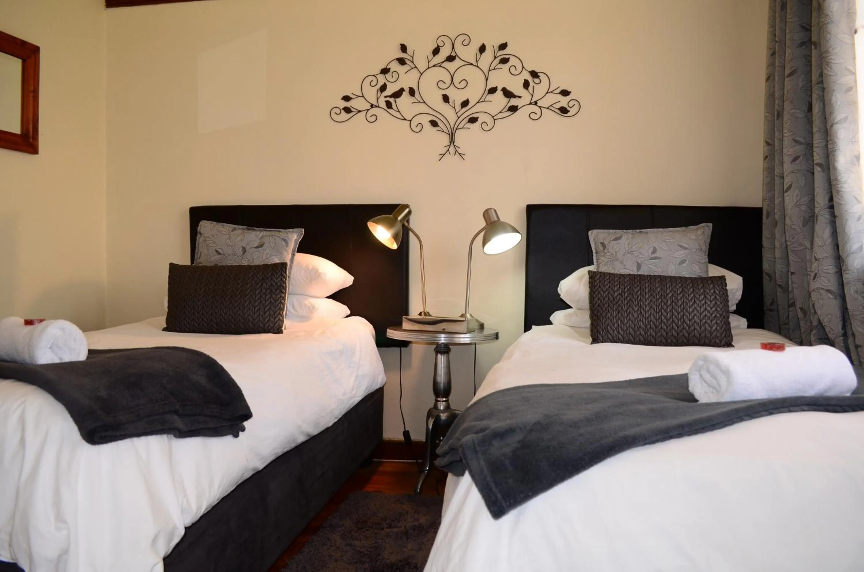 Photo of the whole room, Bed in A Sunflower Stop Backpackers