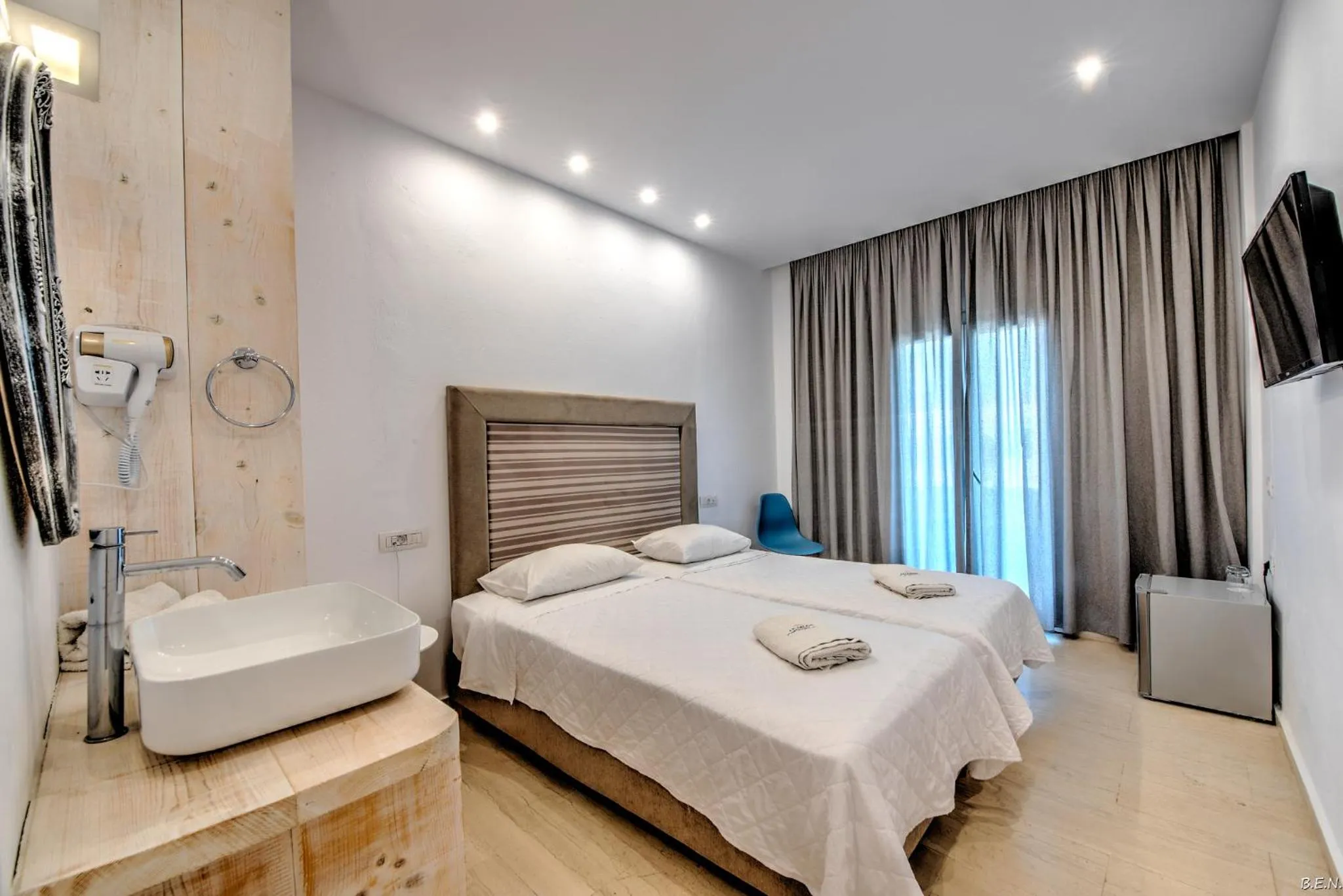 Photo of the whole room in Anamar Santorini