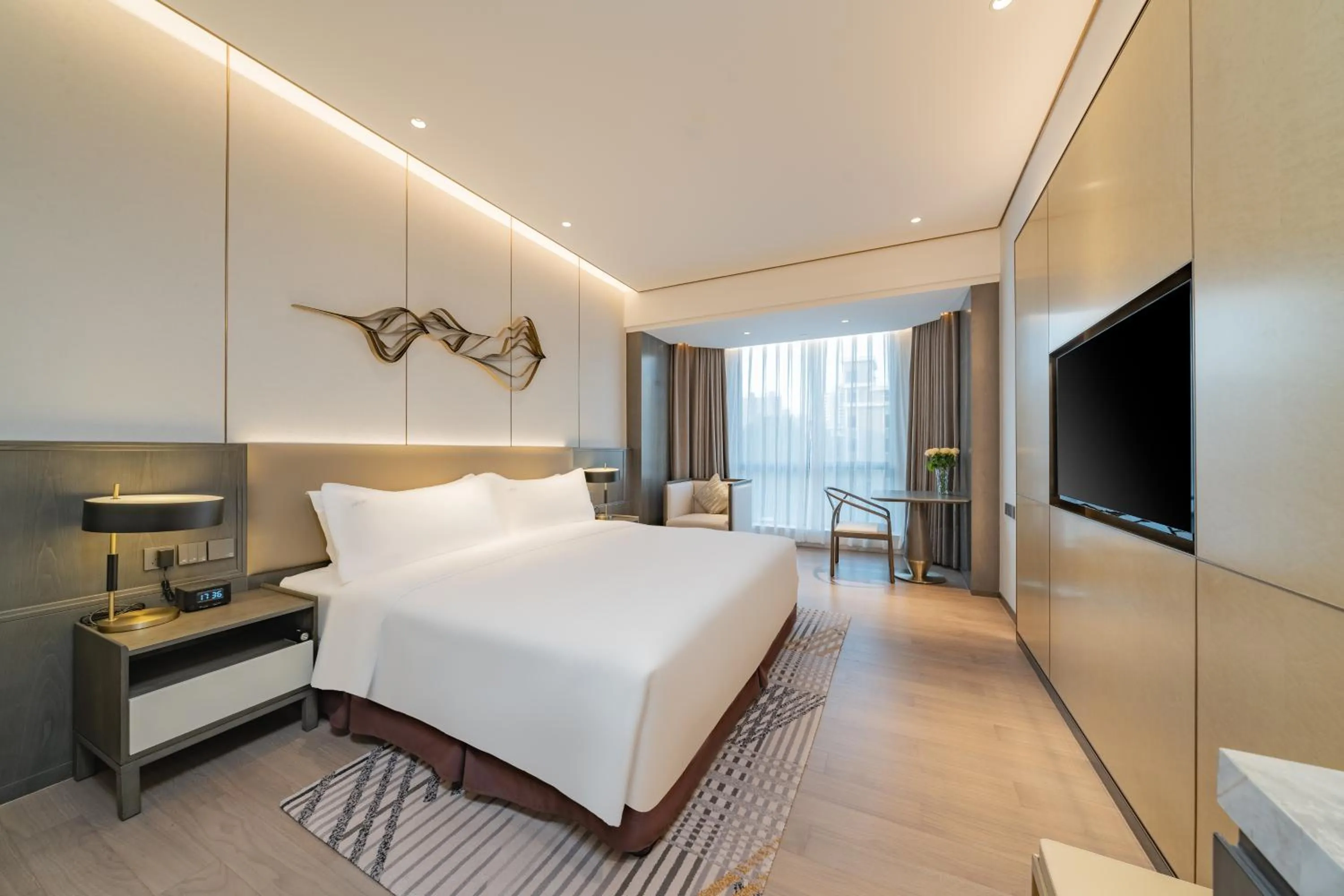 Photo of the whole room, Bed in Holiday Inn Zhengzhou Zhongzhou by IHG