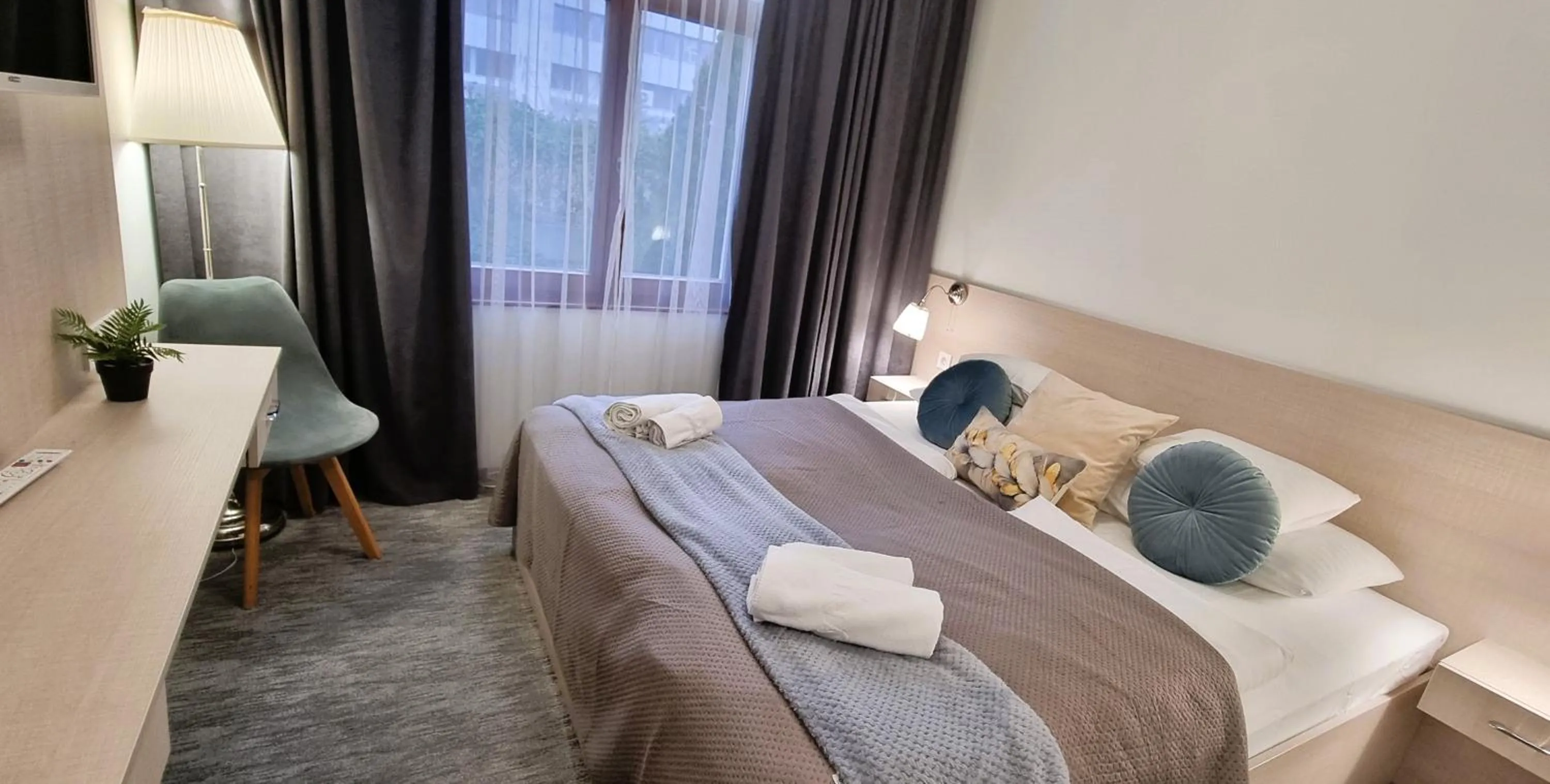 Bed in Hotel Három Gúnár