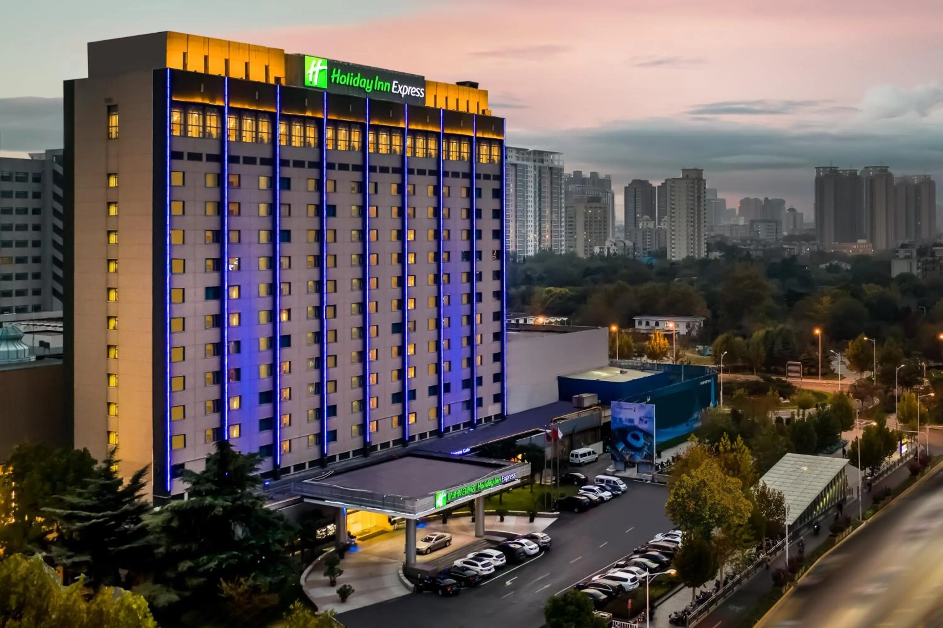 Property building in Holiday Inn Express Zhengzhou Zhongzhou by IHG