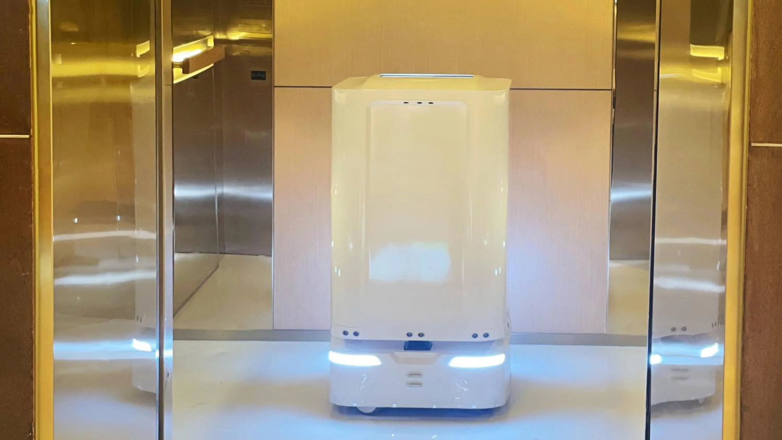 Property building in Holiday Inn Express Zhengzhou Zhongzhou by IHG