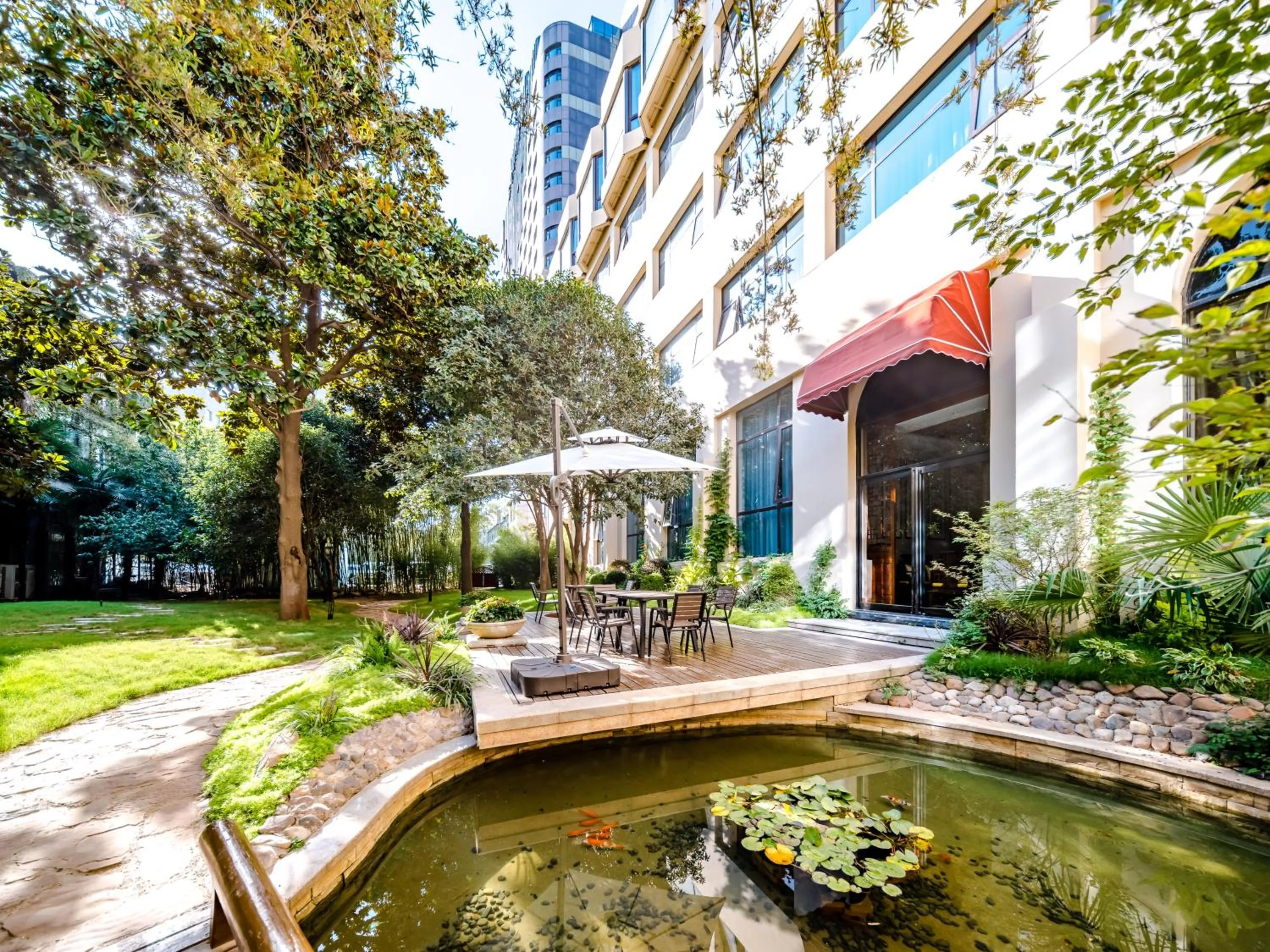 Garden in Holiday Inn Express Zhengzhou Zhongzhou by IHG