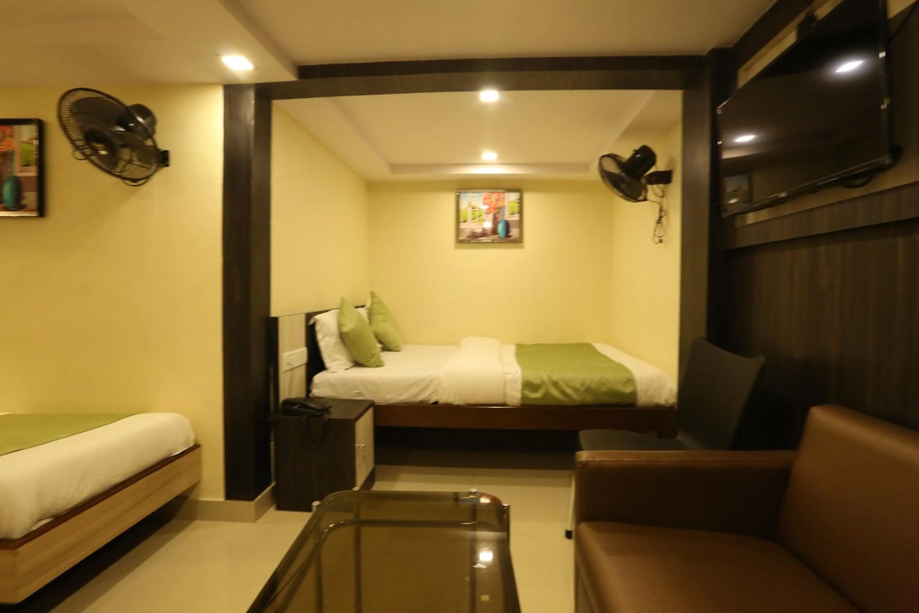 Photo of the whole room, Bed in Hotel Happyland