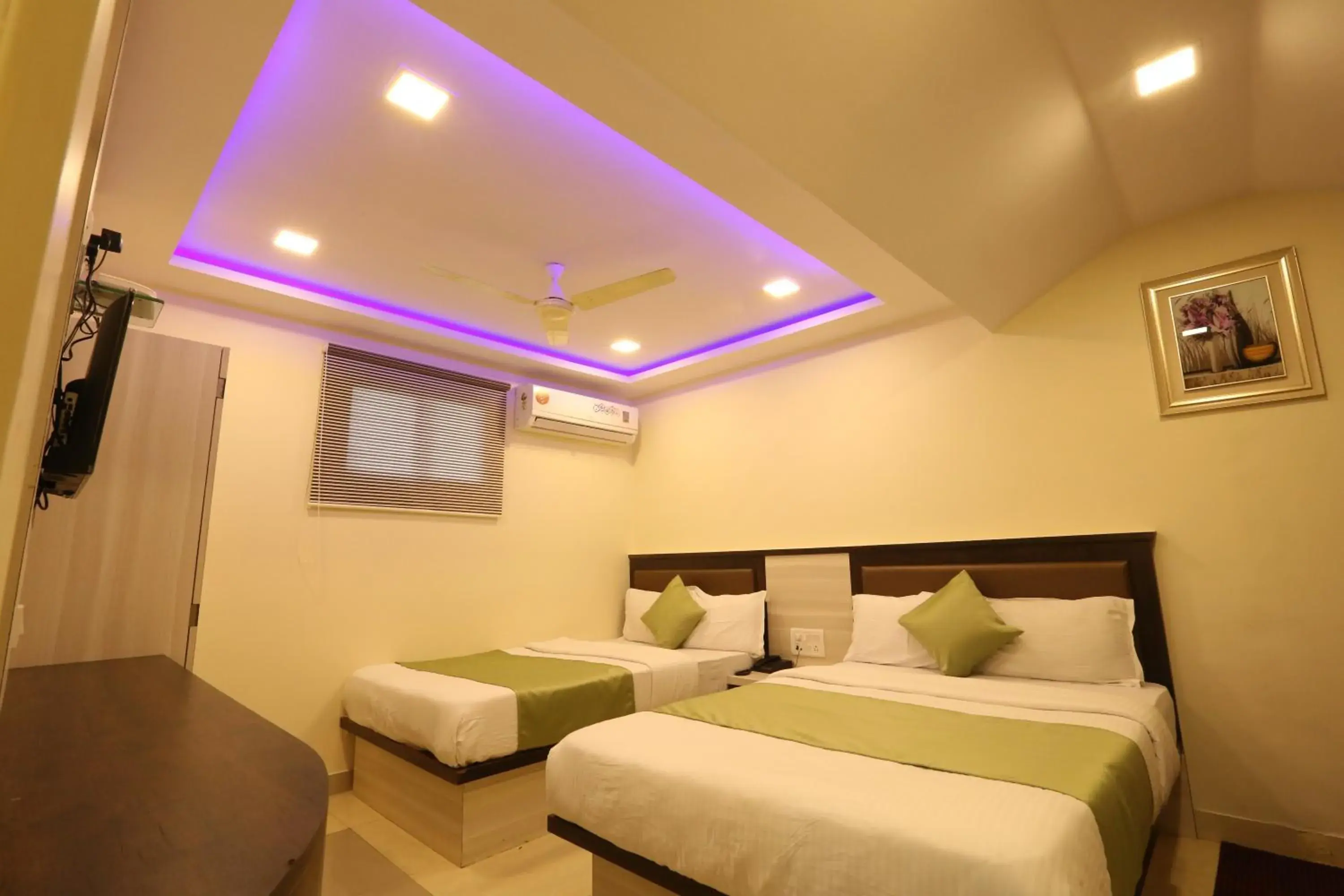 Quadruple Room in Hotel Happyland Quadruple Room in Hotel Happyland