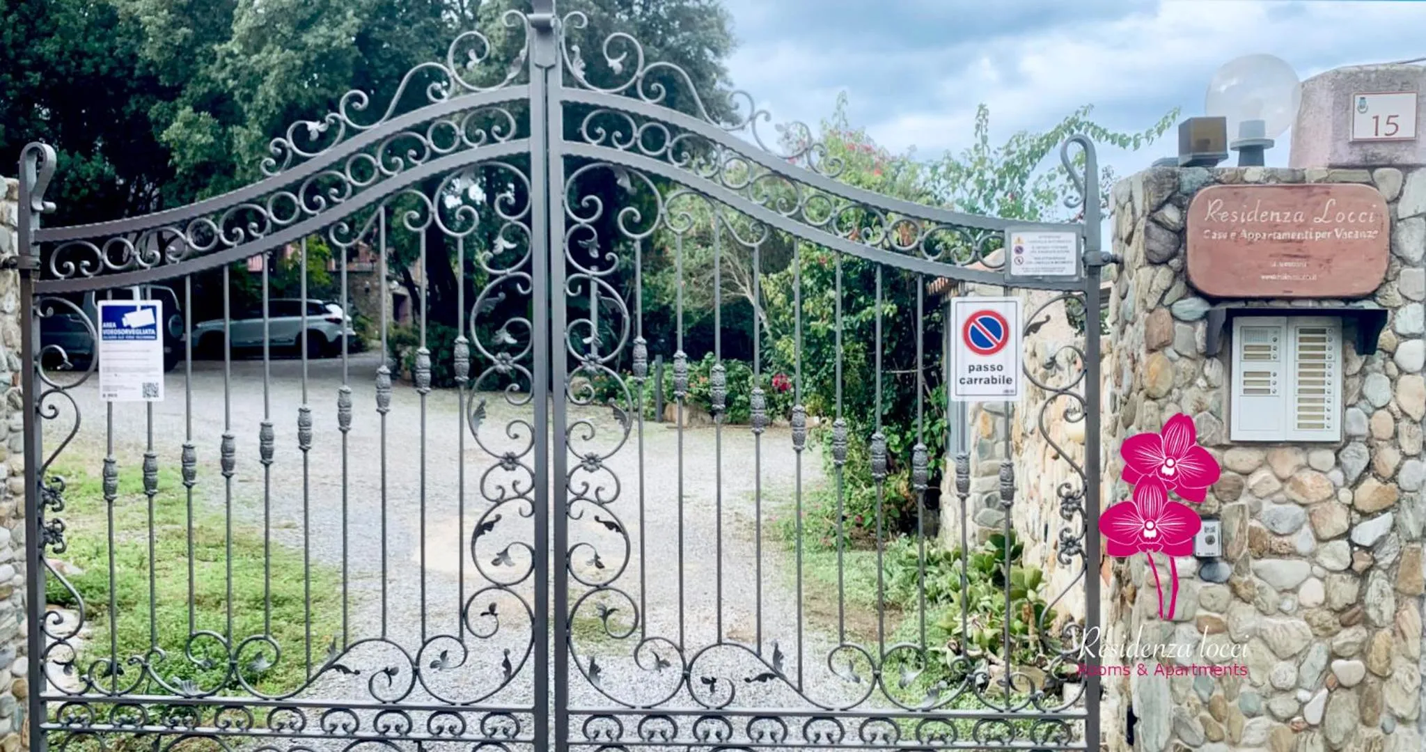 Parking in Residenza Locci - Rooms & Apartments