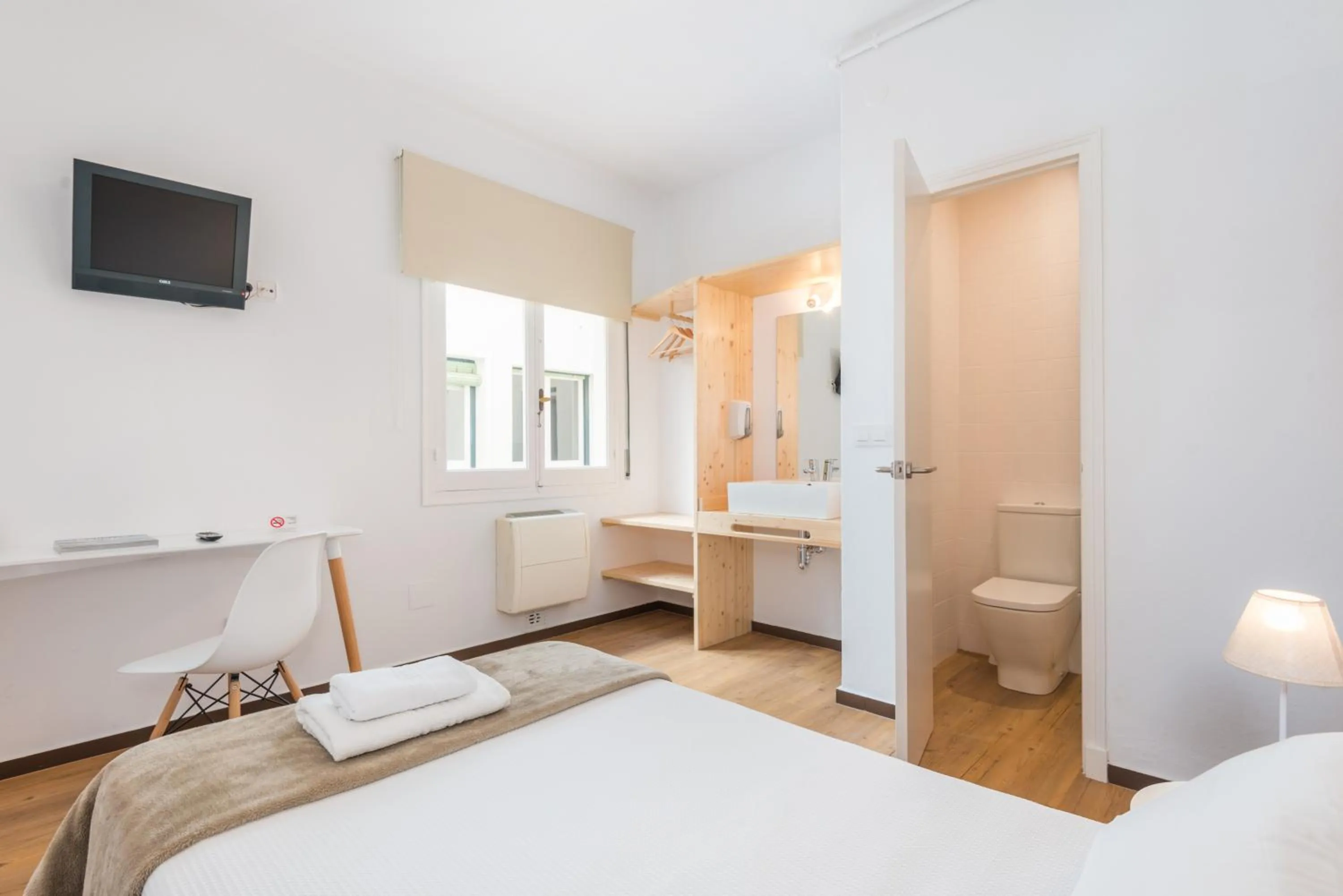 Decorative detail, Bed in Hostal Jume - Urban Rooms