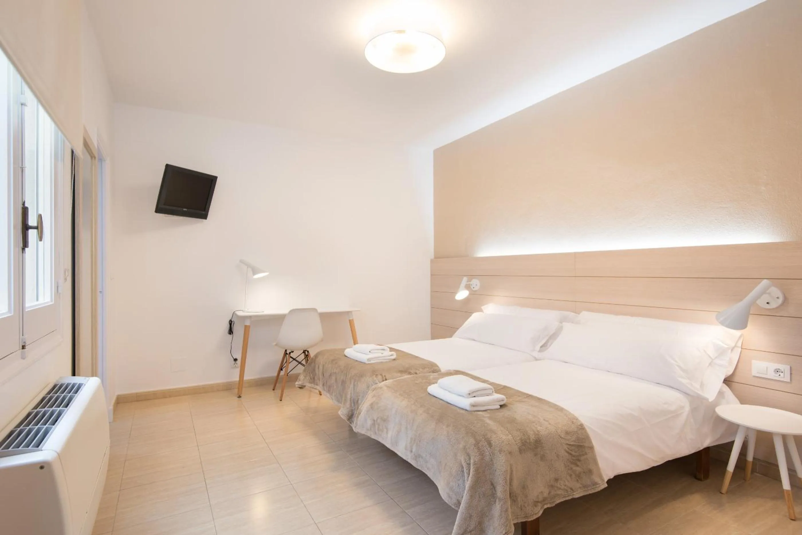 Photo of the whole room, Bed in Hostal Jume - Urban Rooms