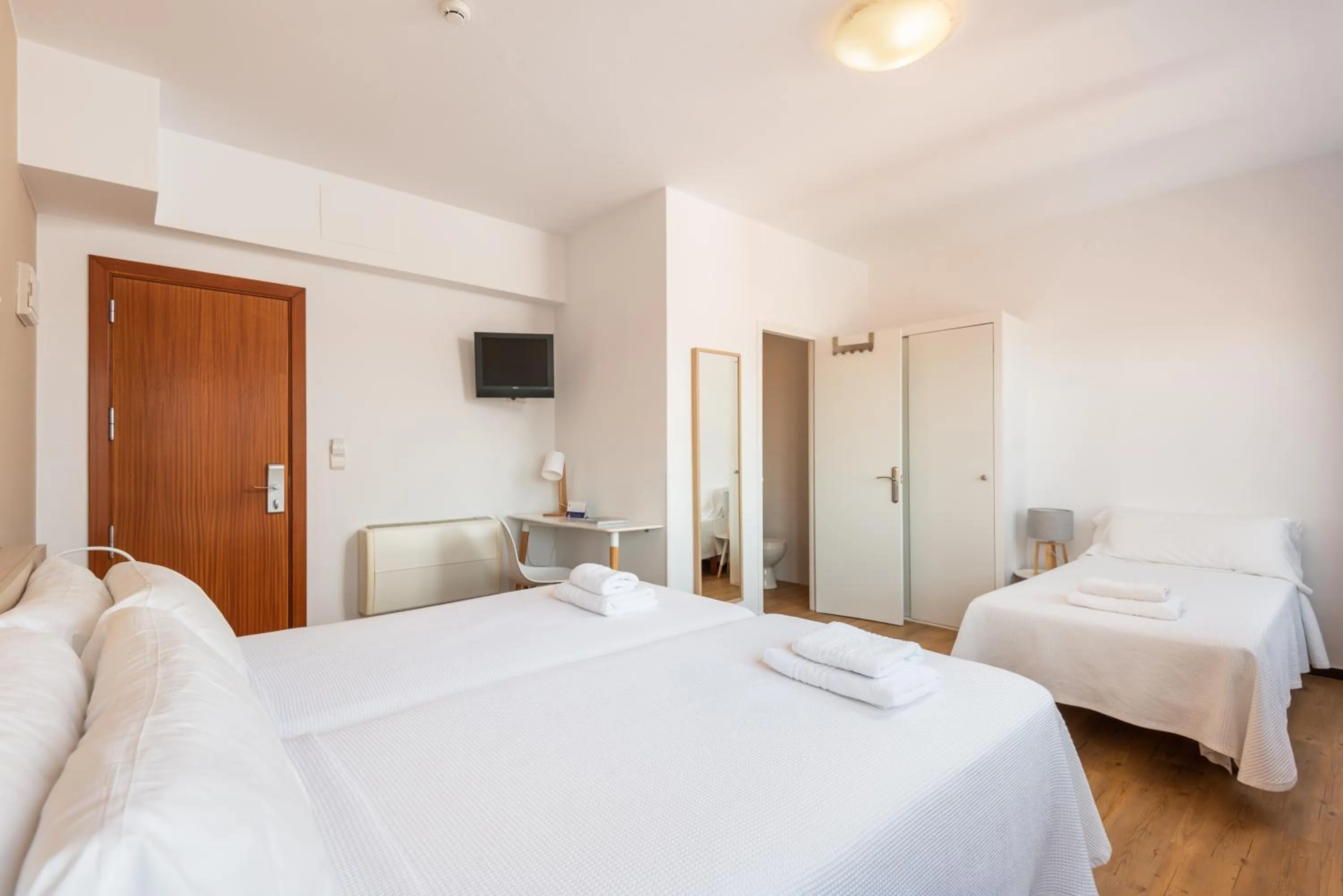 Bed in Hostal Jume - Urban Rooms