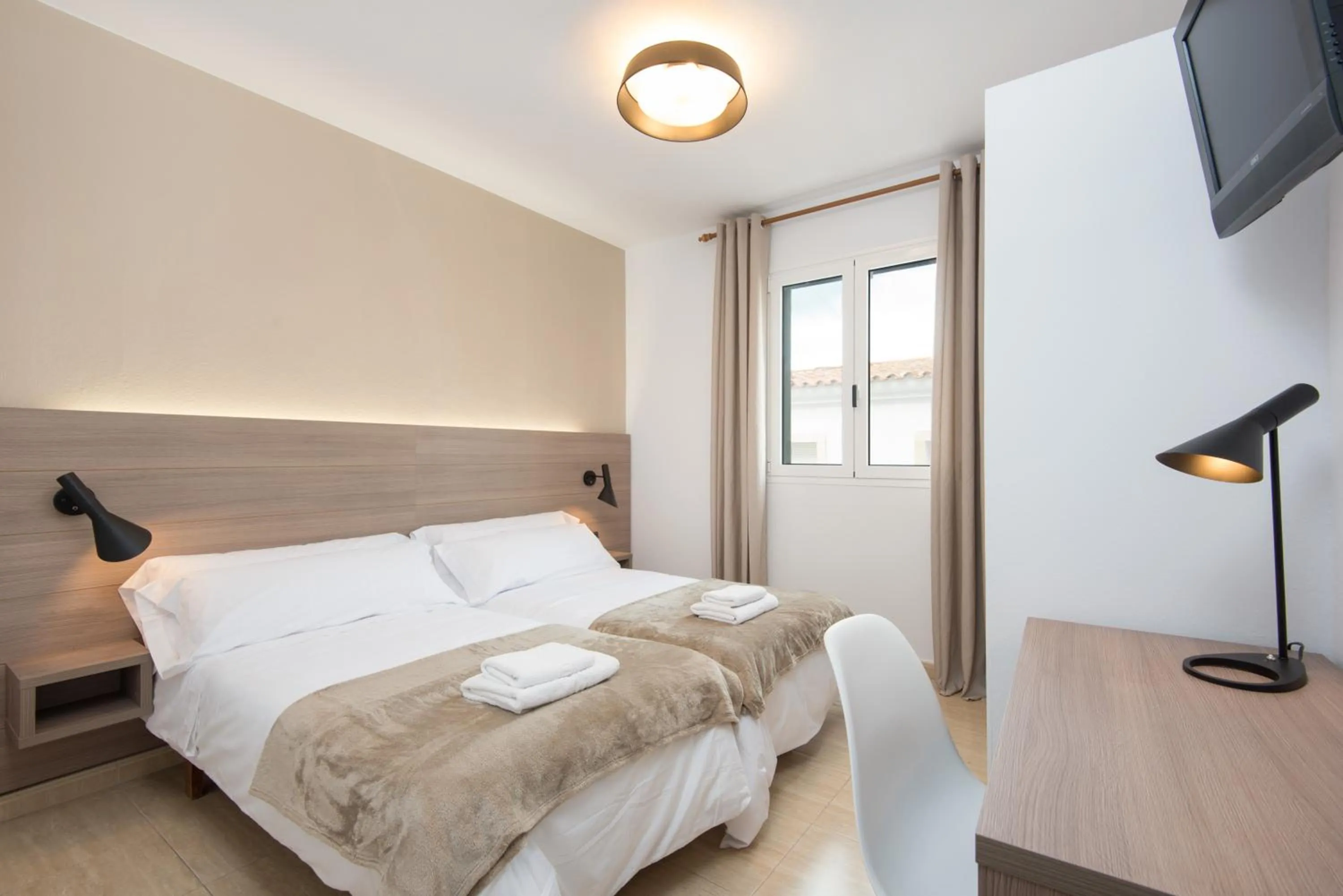 Photo of the whole room, Bed in Hostal Jume - Urban Rooms