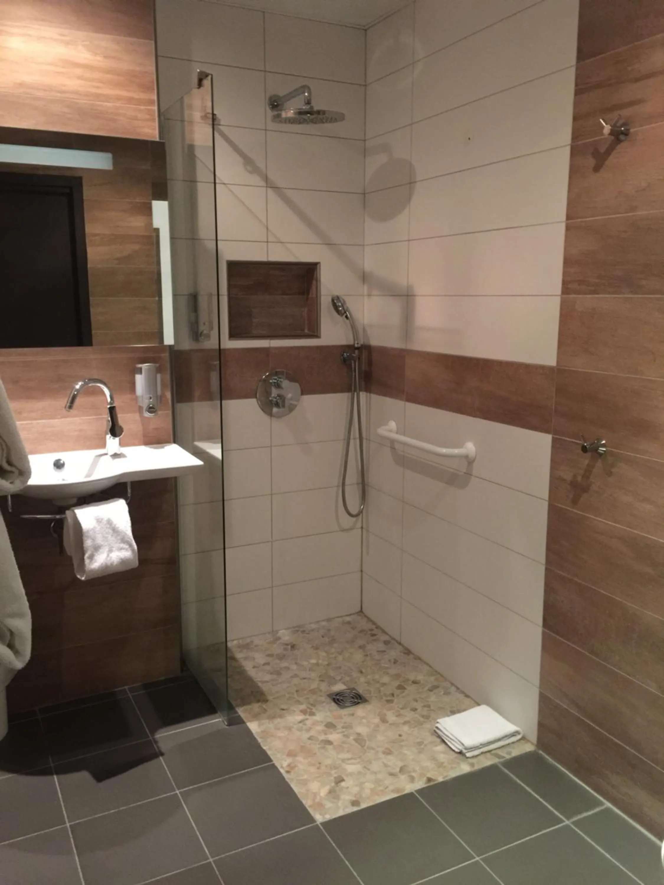 Shower in Central Hotel