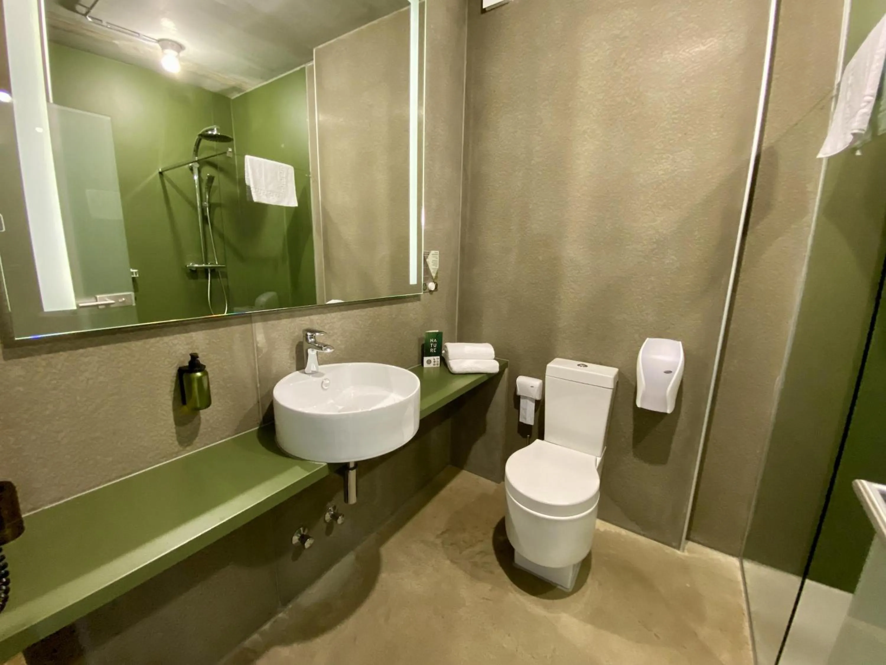 Toilet in Avaneo Hotel Marktredwitz