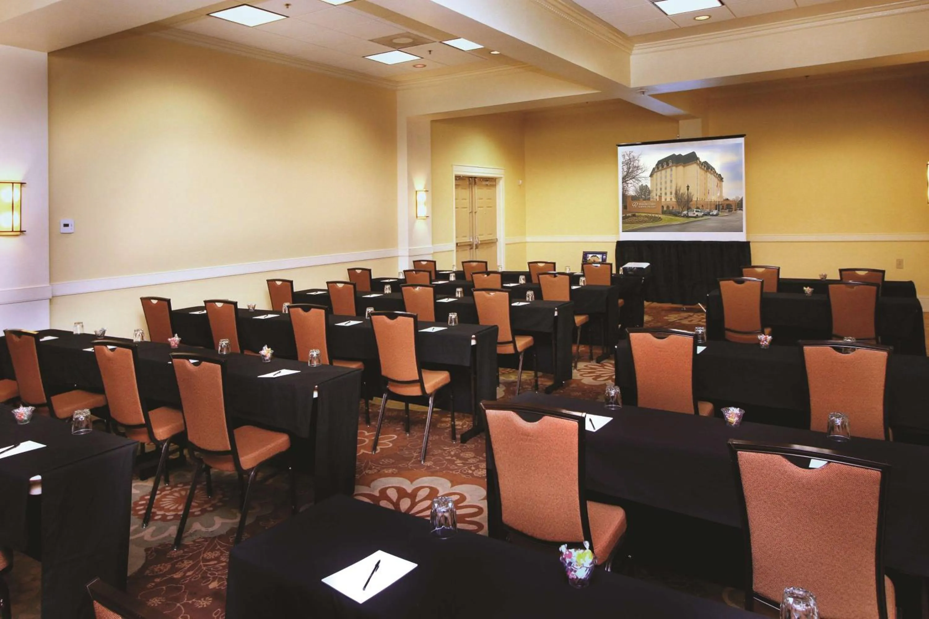 Meeting/conference room in Doubletree Suites by Hilton at The Battery Atlanta