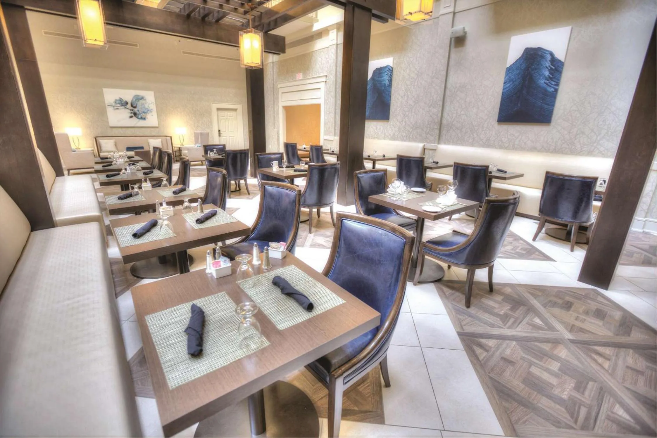 Restaurant/places to eat in Doubletree Suites by Hilton at The Battery Atlanta