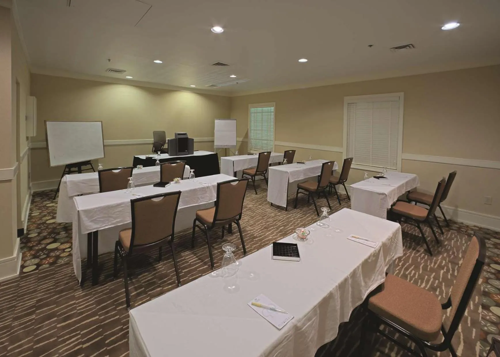 Meeting/conference room in Doubletree Suites by Hilton at The Battery Atlanta