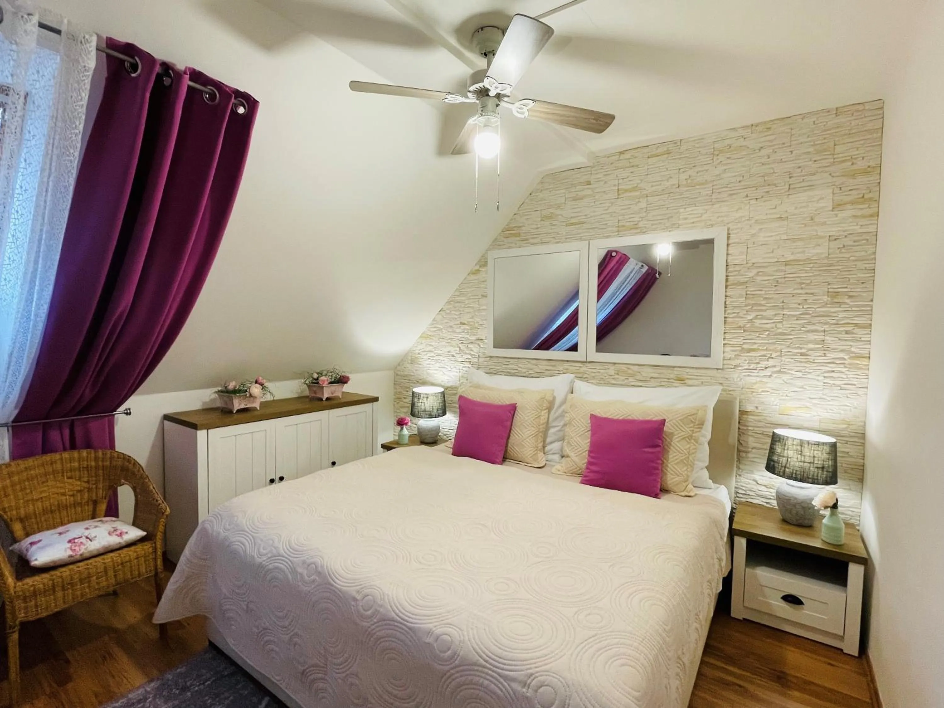 Bed in Hotel Marcincak***