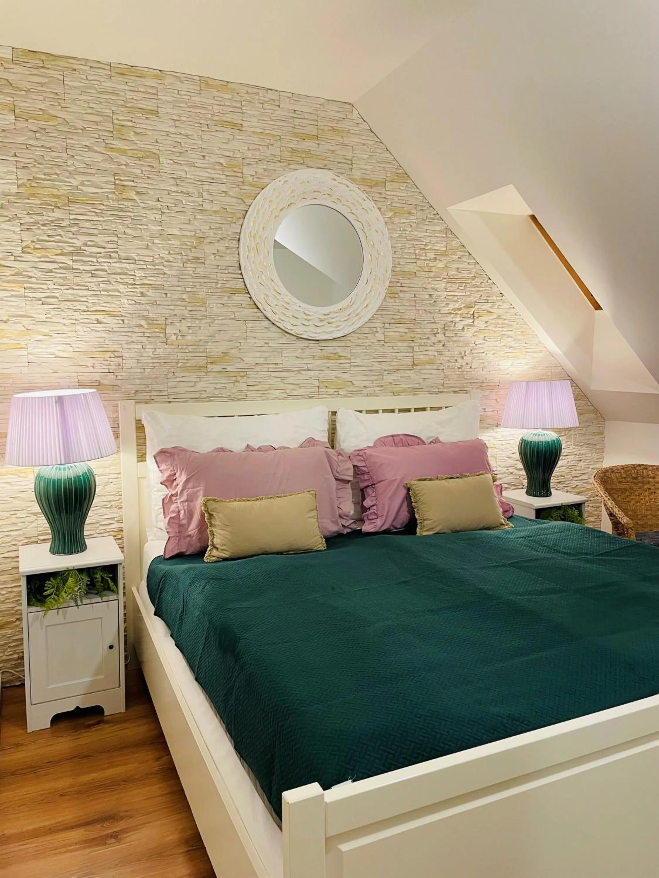 Bed in Hotel Marcincak***