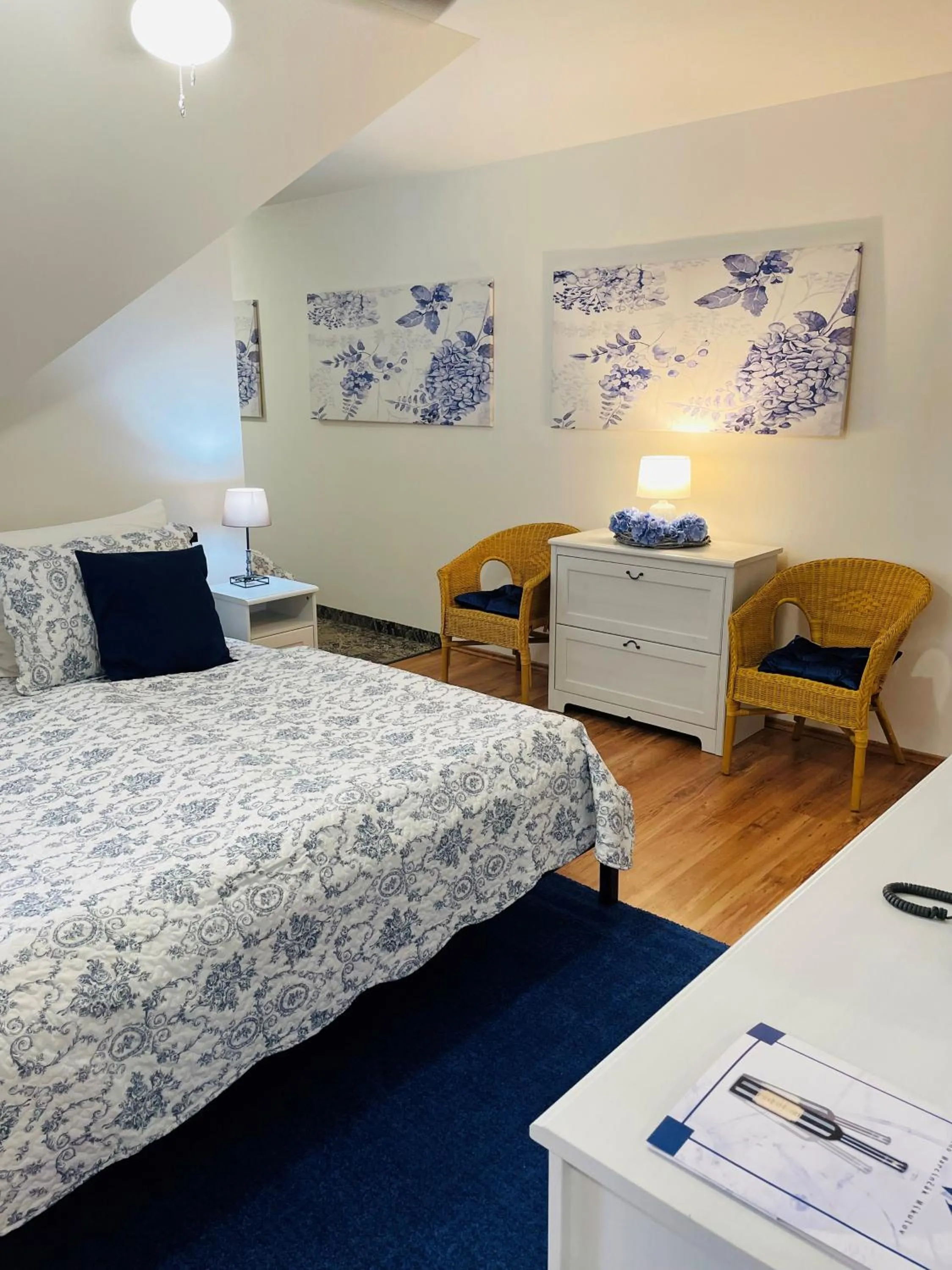 Bed in Hotel Marcincak***